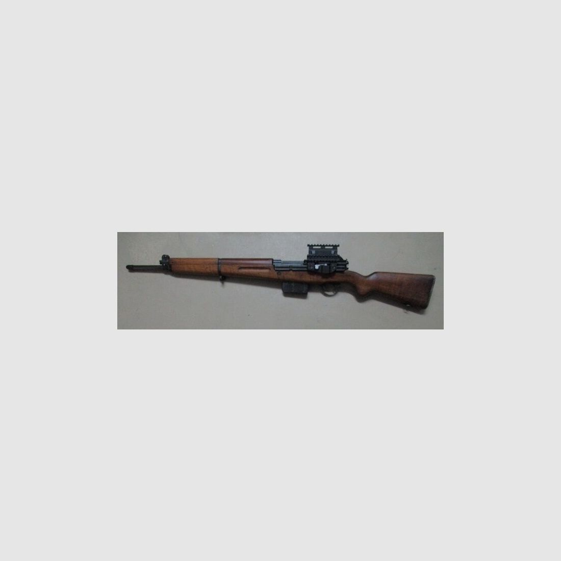 Carabina semiautomática SAFN con nuevo cañón y montaje lateral PSO SAFN49