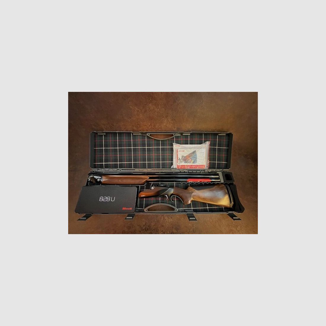 Benelli 828U Zwart Links