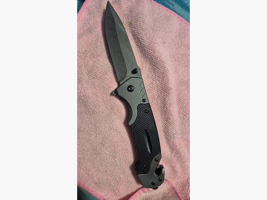 7 launch cups 2 folding knives 1 holster