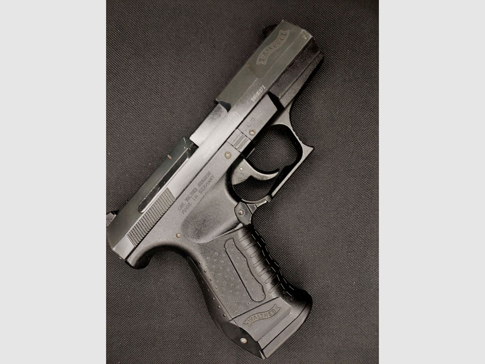 Walther P99 Schreckschuss Pistole 9mm P.A.K. (PTB 637) mit 2 Magazinen