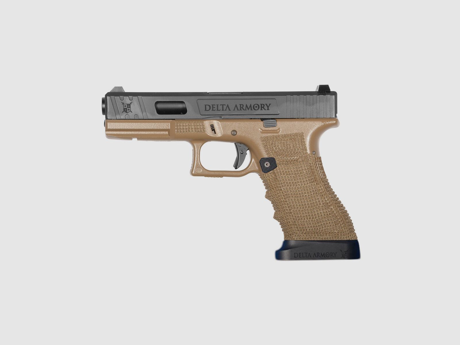 P02 GBB Airsoft Pistole mit Grip Stippling in Tan | Delta Armory
