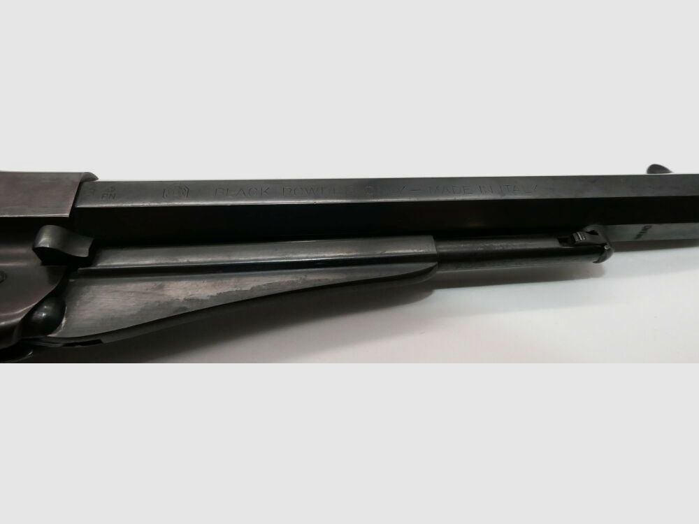 Revólver de percusión Hege Uberti Modelo 1858 Nuevo Ejército, calibre .44, cañón de 8 pulgadas.