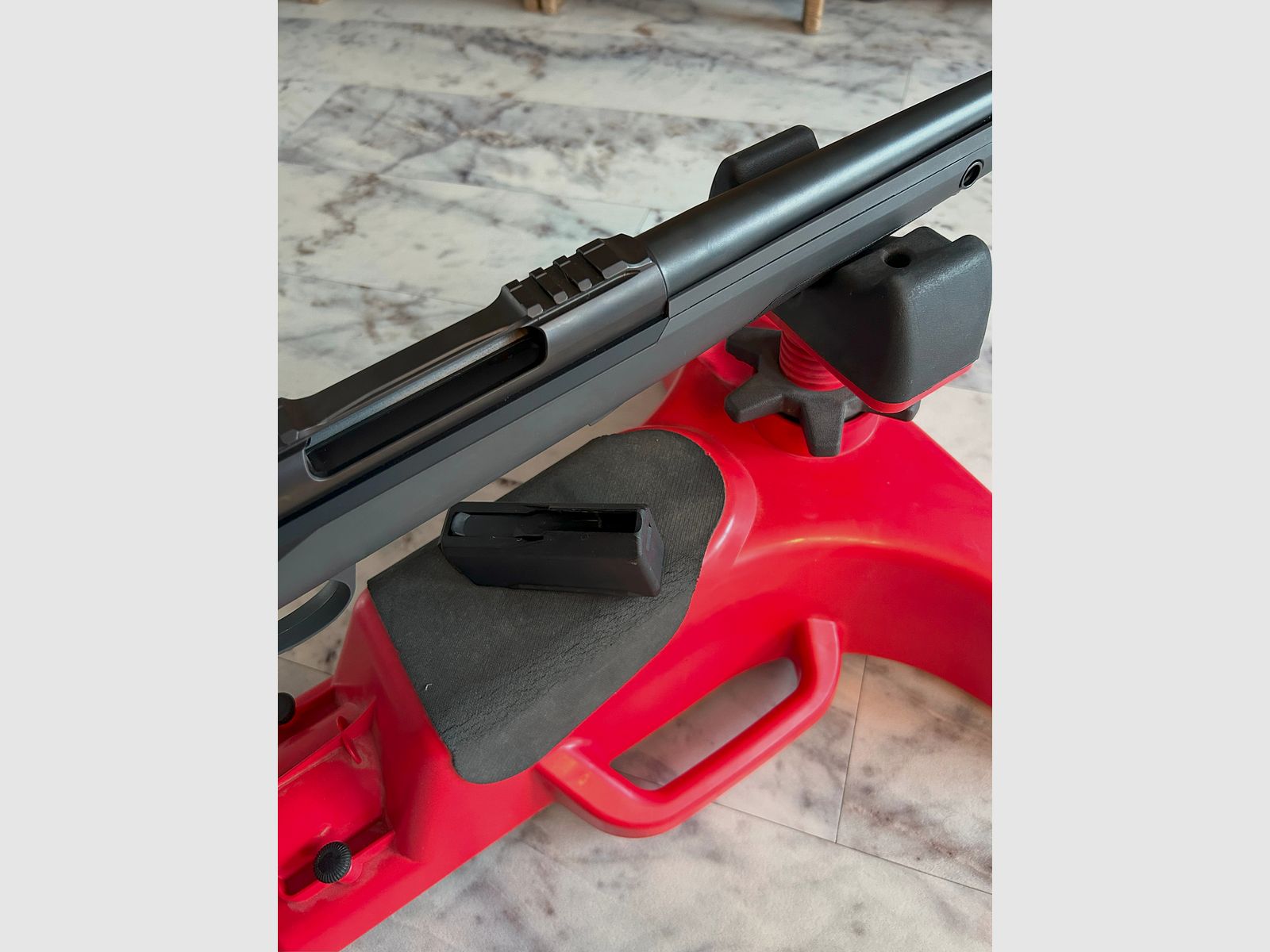  Repetierbüchse Sako S2o Hunter 30-06 Kurz mit Lochschaft und Schalldämpfer