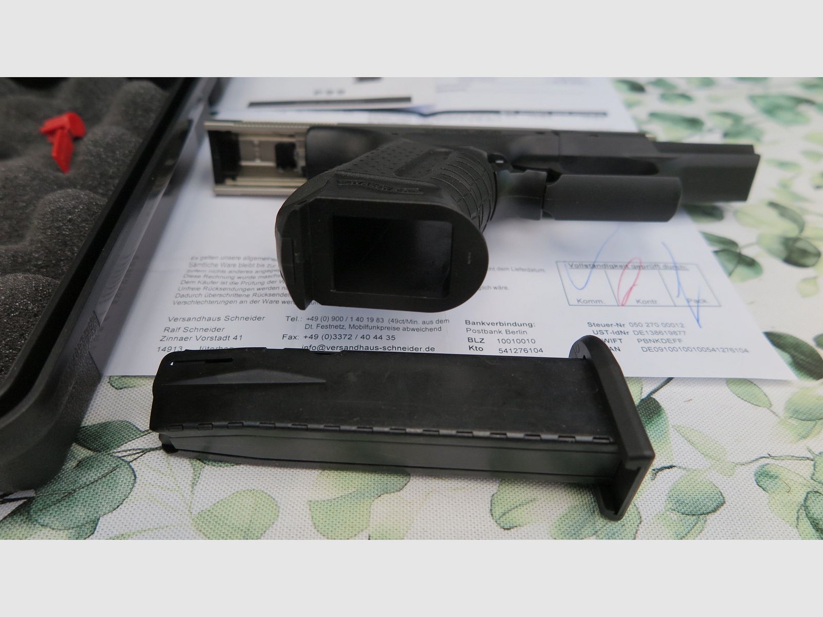 Sammlungsauflösung  4 Schreckschuss Waffen  wie durch die Bilder und Belege zu sehen ist.