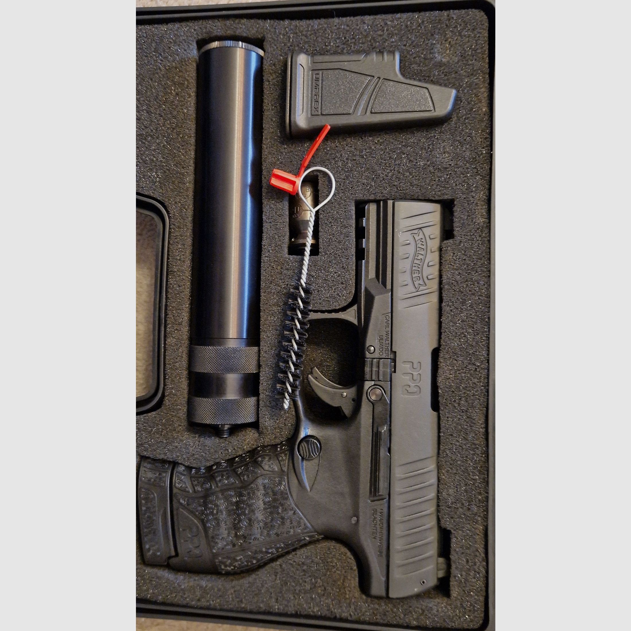 PPQ Schreckschuss Pistole mit Schalldämpfer 