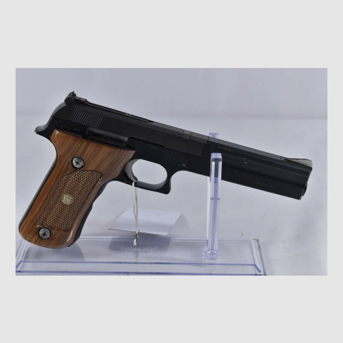 Smith & Wesson M-422 .22lr Pistol