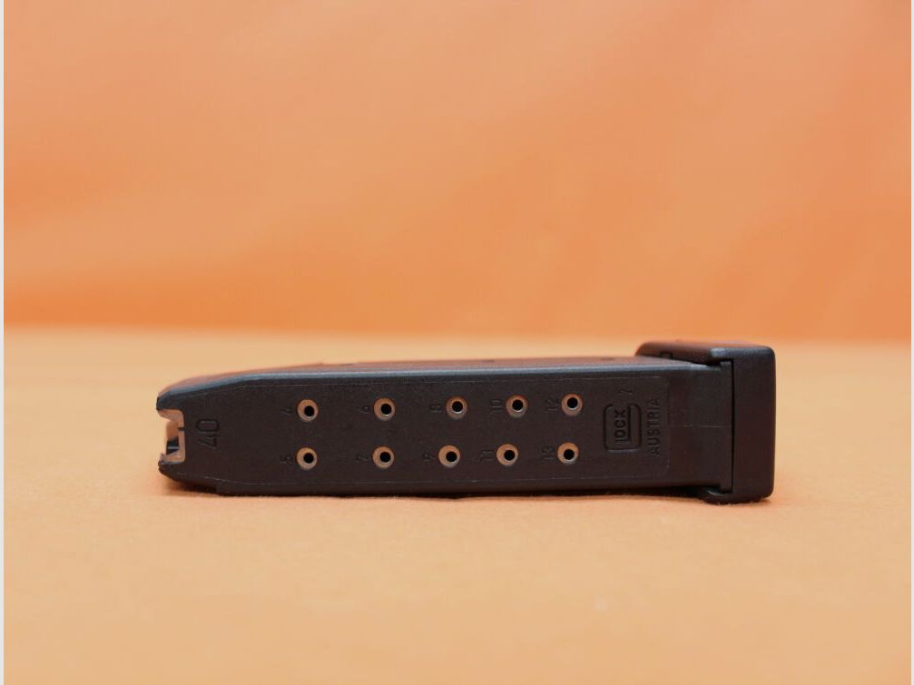 Glock Glock 23: Magazine 15-round (13+2) Gen4 .40S&W Polymer Black