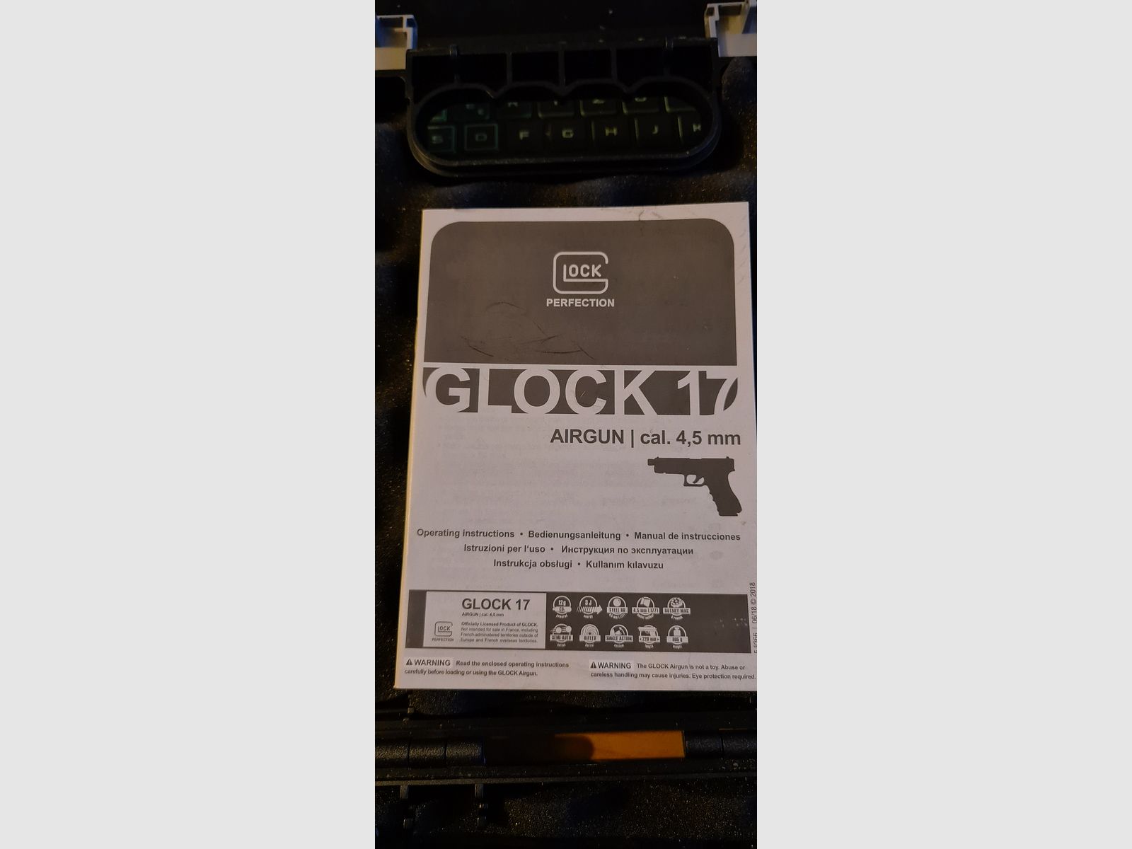 Glock 17 with barrel thread Co2 pistol caliber 4.5 mm steel BB / Diabolo blowback