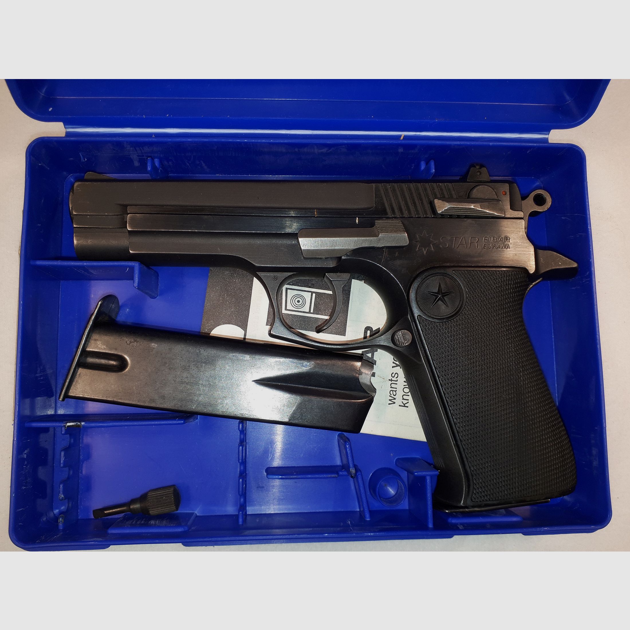 Star pistolet semi-automatique, modèle : 30 M, calibre 9mm Luger.