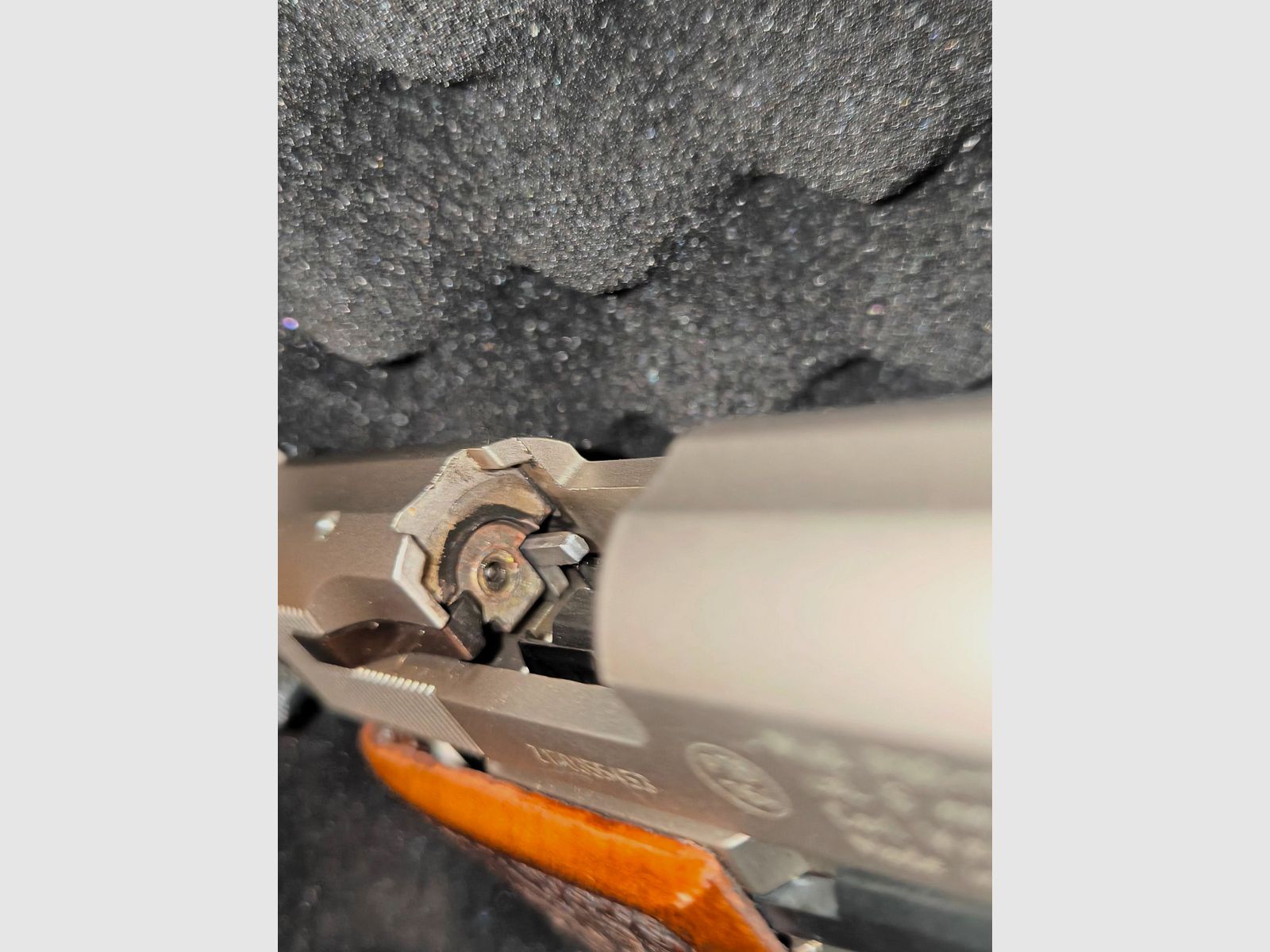 ⚠️ ¡Atención, liquidación de colección, todo debe salir, precio negociable! ⚠️ ¡Atención coleccionistas de armas Walther - pieza de vitrina - Walther P88 Compact Nickel con empuñaduras de madera y decoraciones en las empuñaduras de madera, PTB 764, calibre 9mmPAK, sin disparar y funcional, así como en estado óptico impecable, como nuevo! ⚠️ ¡Gastos de envío gratis!