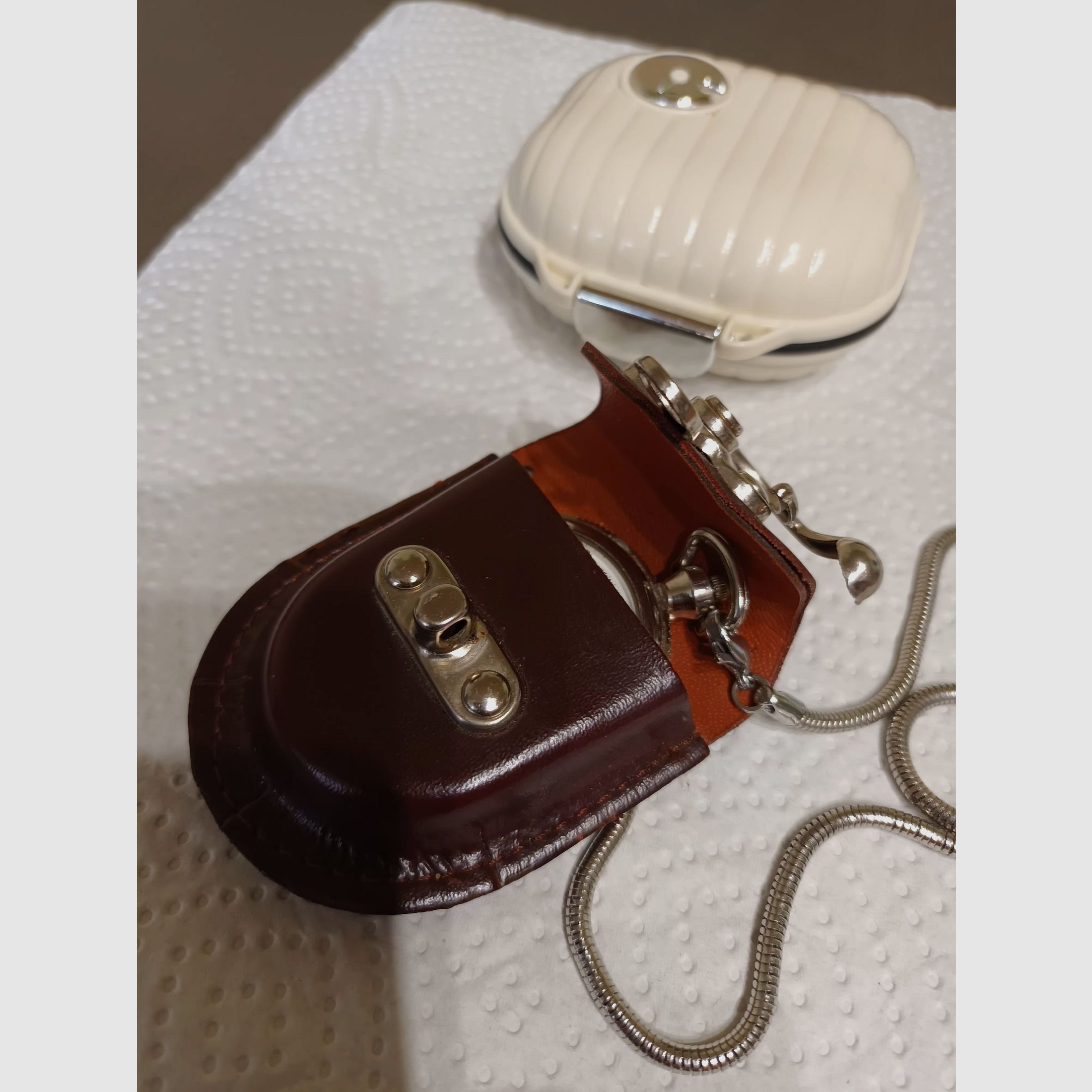 Zakhorloge van Louis Jordan met leren etui