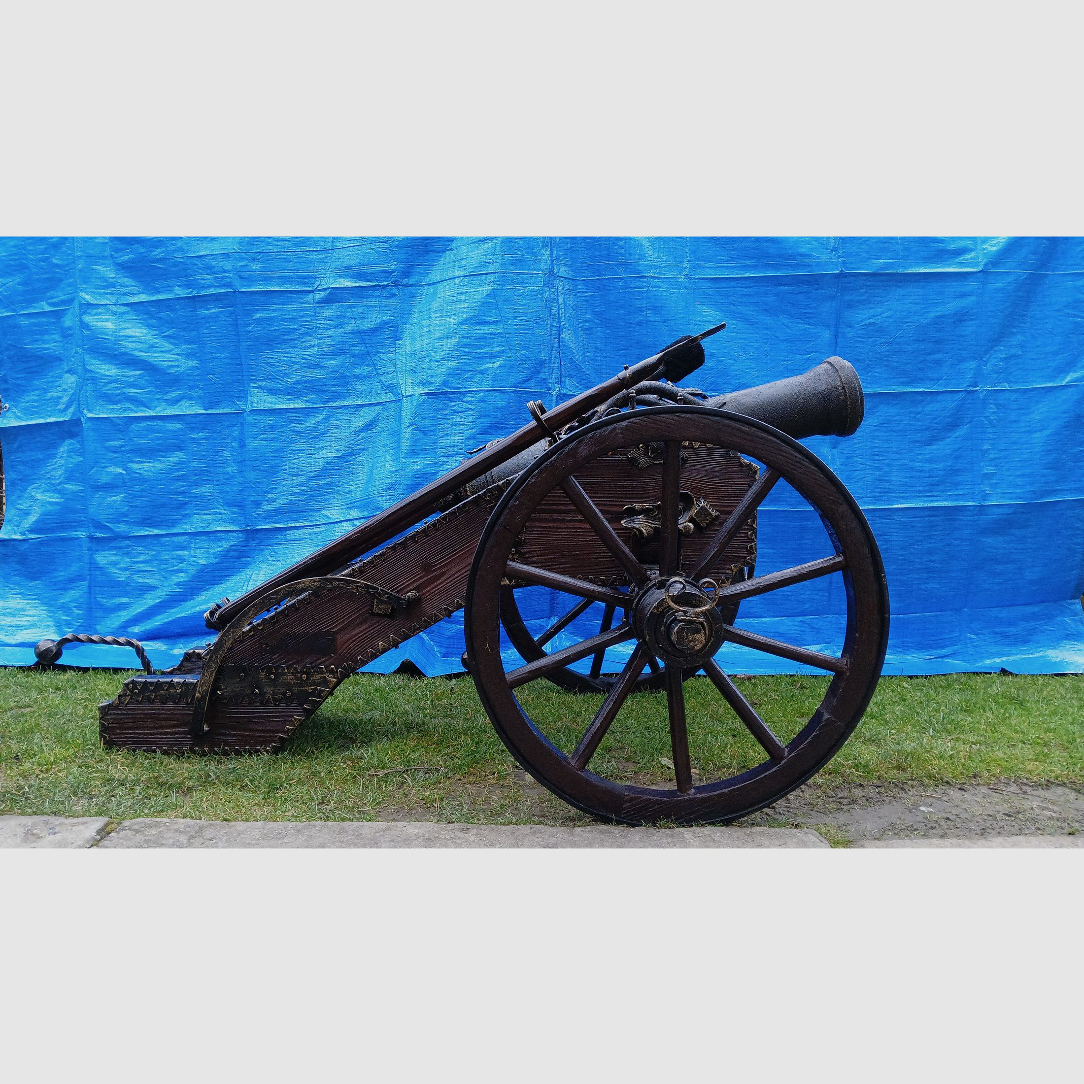 SPRZĘT, KANONY Sprzedaż armat ogrodowych do wystrzeliwania fajerwerków