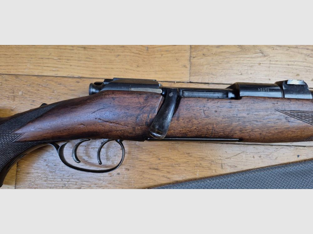 Schöne Steyr Mannlicher Schönauer Büchse — Modell « GK » — Kal. 7×64 — Waffe geprüft 1964 — Deutscher Abzug — Schöne Hölzer — Exzellente Mechanik — Schöner Lauf — Montagebasis aus Stahl — Sehr guter Allgemeinzustand — BE+/TBE, Bild 4 von 43