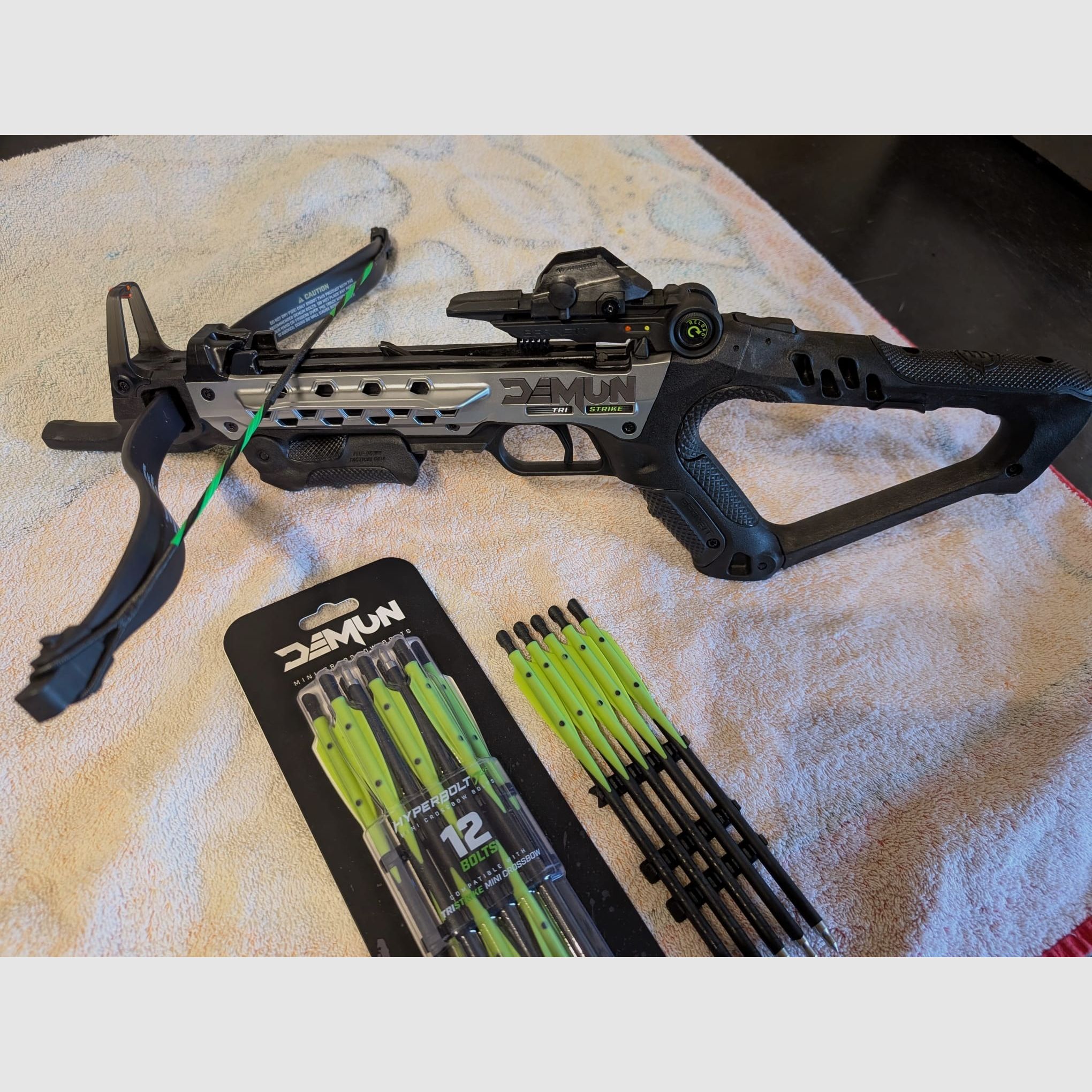 Vendo Barnett Denum Tristrike ballesta en set con flechas extra y bolsa.