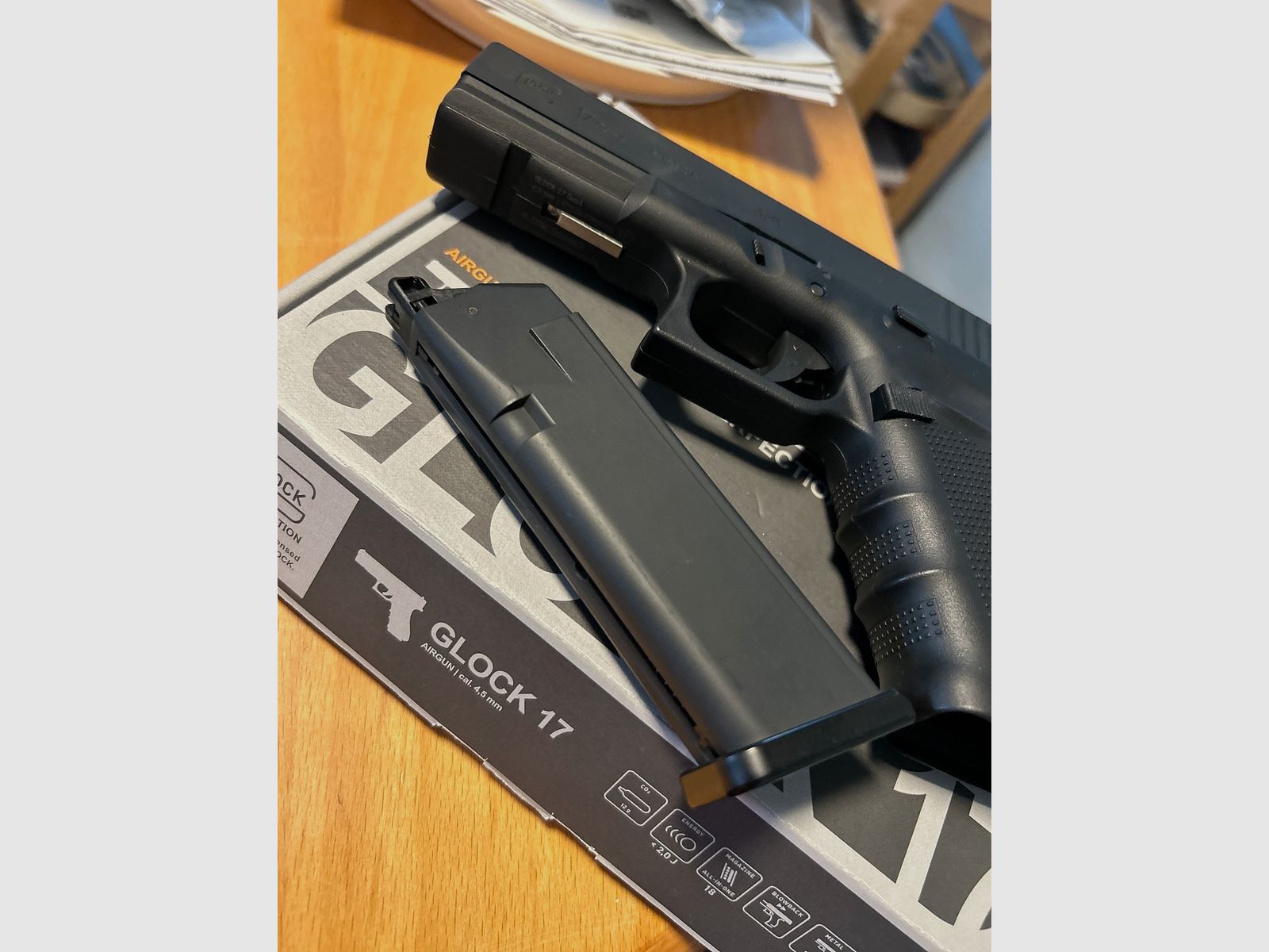 Glock 17 Gen4 Airsoft Co2 BBs