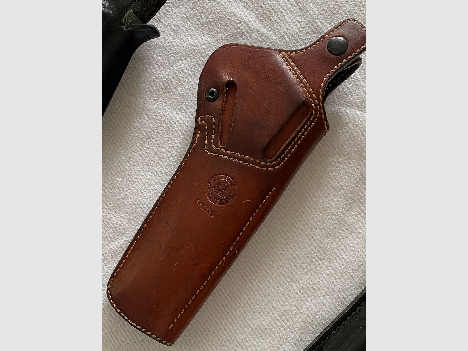 3 leren holsters Colt Phyton, Sig Sauer, Glock 19 Links