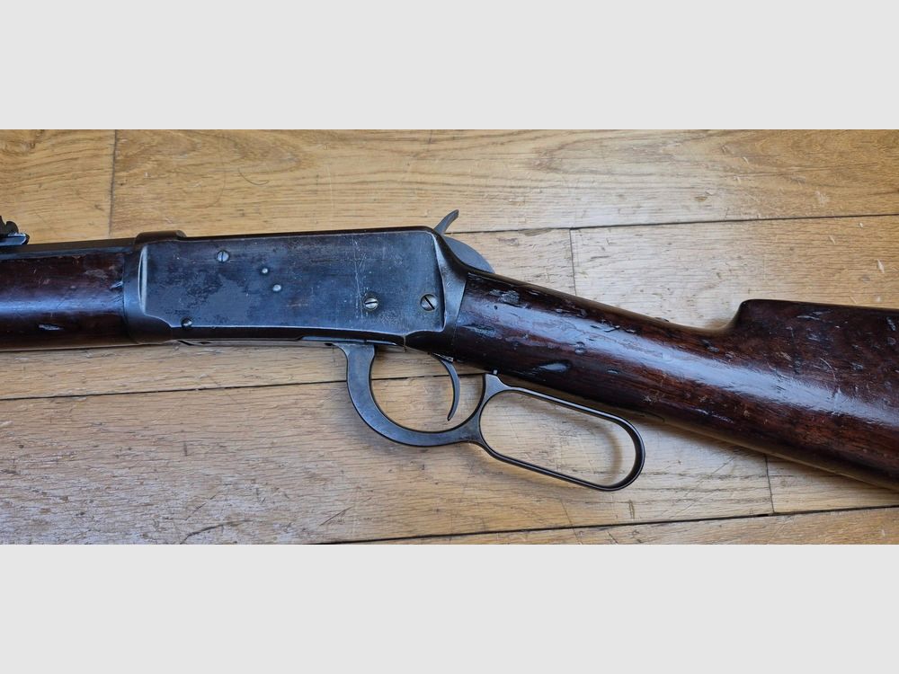 Schöne und seltene Winchester Model 1894 – Version Repetierbüchse mit oktagonalem Lauf (!) – Herstellung Winchester New Haven von … 1896! – Eine der allerersten! – Kal. 38-55WCF PN! – SCHWARZPULVER – Schöne Hölzer – Wunderschöner Lauf – Unschlagbarer Mechanismus – Sehr schöne Markierungen auf schönem Brünieren – Waffe in ausgezeichnetem Zustand zu reinigen! – TBE +, Bild 32 von 38