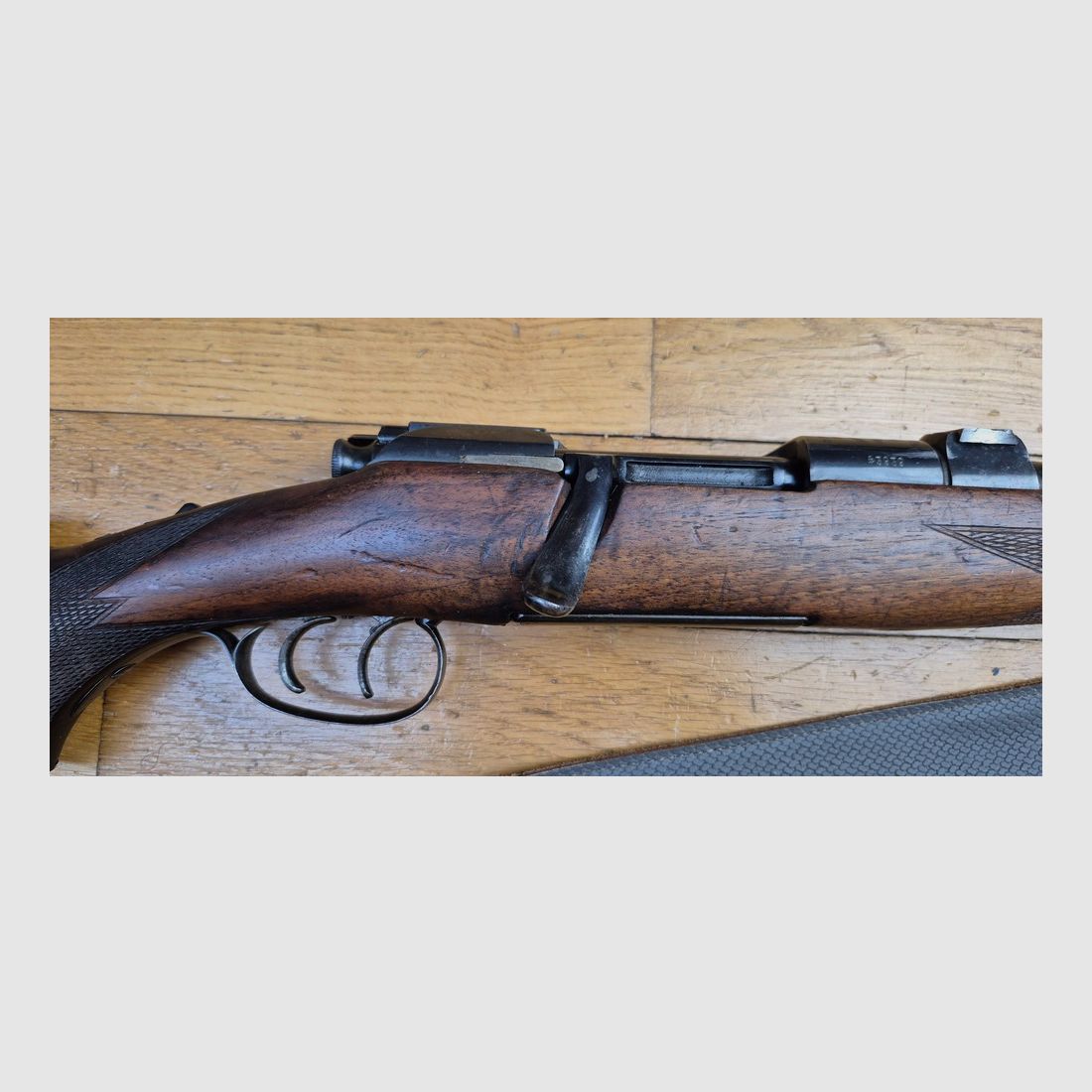 Bella carabina Steyr Mannlicher Schönauer — Modello « GK » — Cal. 7×64 — Arma collaudata nel 1964 — Grilletto tedesco — Bellissimo legno — Eccellente meccanica — Bel canna — Base di montaggio in acciaio — Ottime condizioni generali — BE+/TBE, immagine 4 di 43