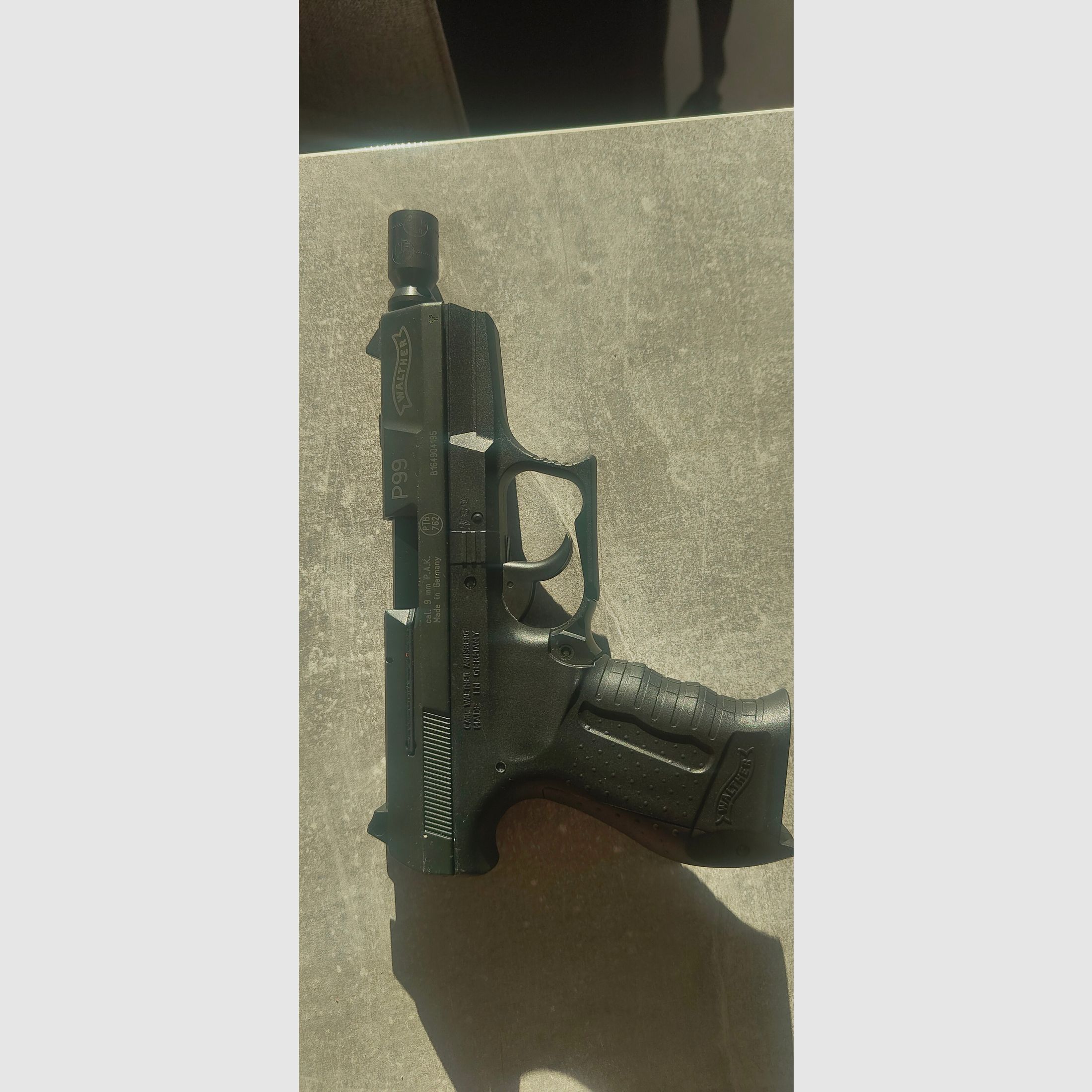 Walther P99 Schreckschuss Pistole 9mm P.A.K.  in schwarz inkl. Geldkassette 