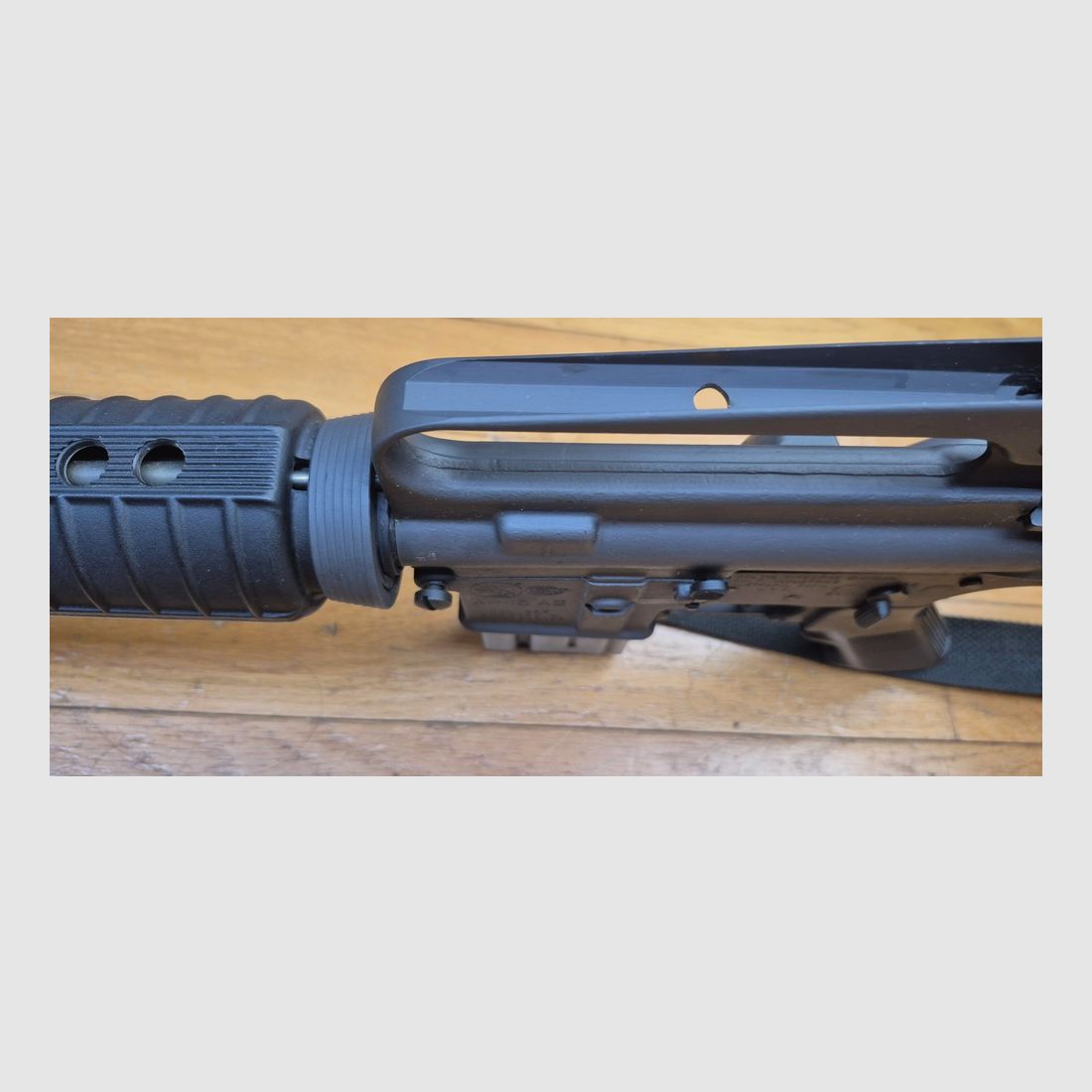 Zeer mooie Colt AR15 A2 Sporter II Repetiergeweer – Kaliber 222 rem. – 100% Colt fabricage rond 1985 – Tussen de M16 A1 en de M16 A2 in de Colt stamboom – Uitstekend kwaliteitswapen voor fans van het AR15-platform – TBE++, afbeelding 29 van 43
