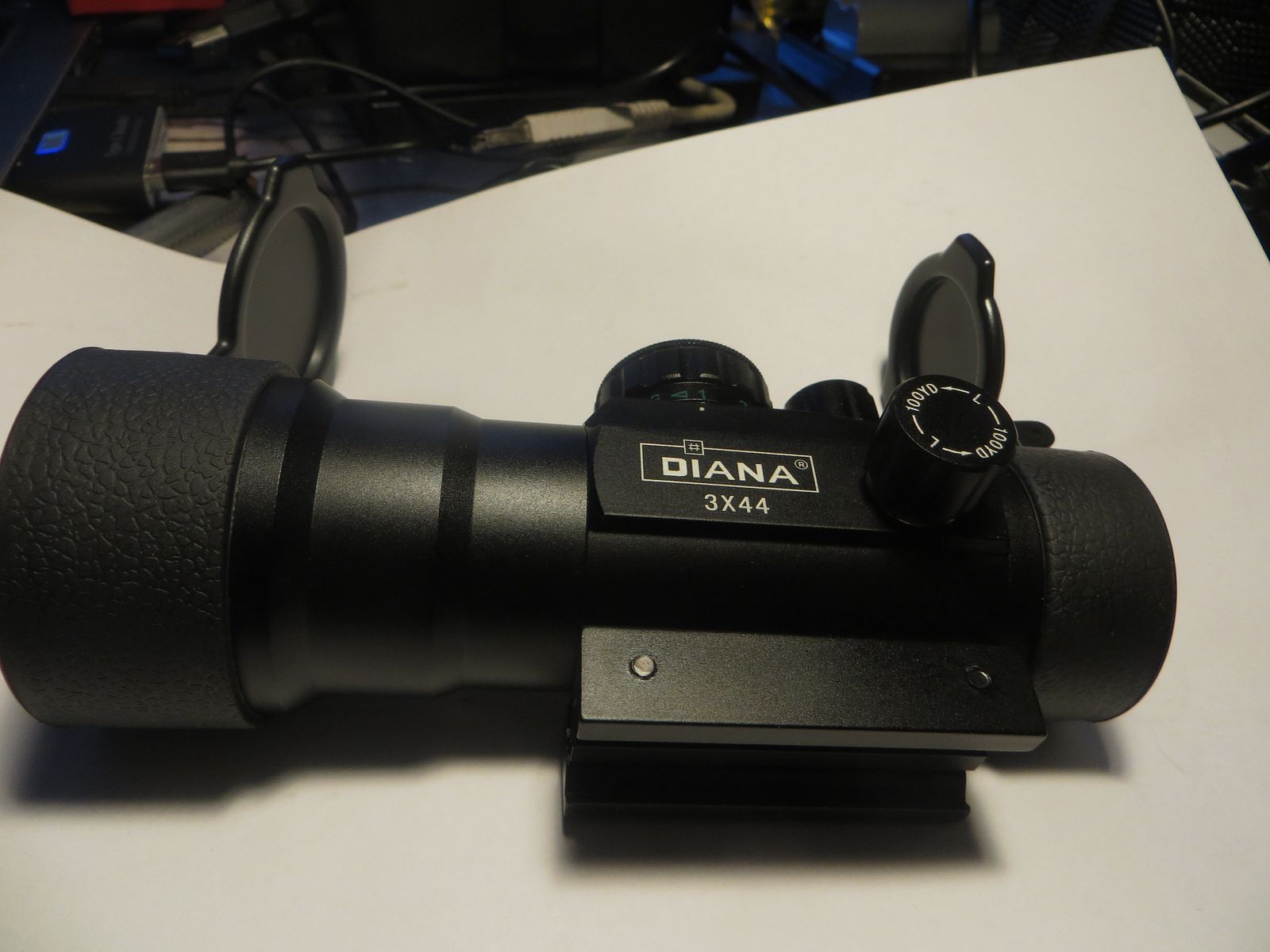 Like-new scope 3x44 for 20 mm rail with RedDot