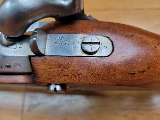 Hermoso fusil de voltigeur 1822 Tbis – Manufactura Real de Saint-Etienne en 1830 – Transformado T en Tulle y luego Bis en Tulle también – Perfectamente homogéneo – Bayoneta – ¡Estado superb!