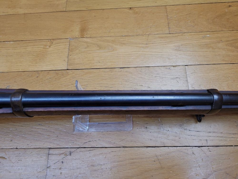 Très bon fusil Kropatschek modèle 1886 – Fabrication OEWG à Steyr en 1886 (aussi!) – Calibre poudre noire d&rsquo;origine 8×60 – 8×56 portugais – Beaux bois – Bel état esthétique et mécanique – Très bonne pièce en BE+ / TBE !, image 20 sur 31