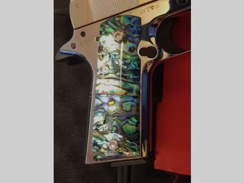 Colt 1911 Chrom, wie neu, unbeschossen, lange Federführung, Vitrinenstück.