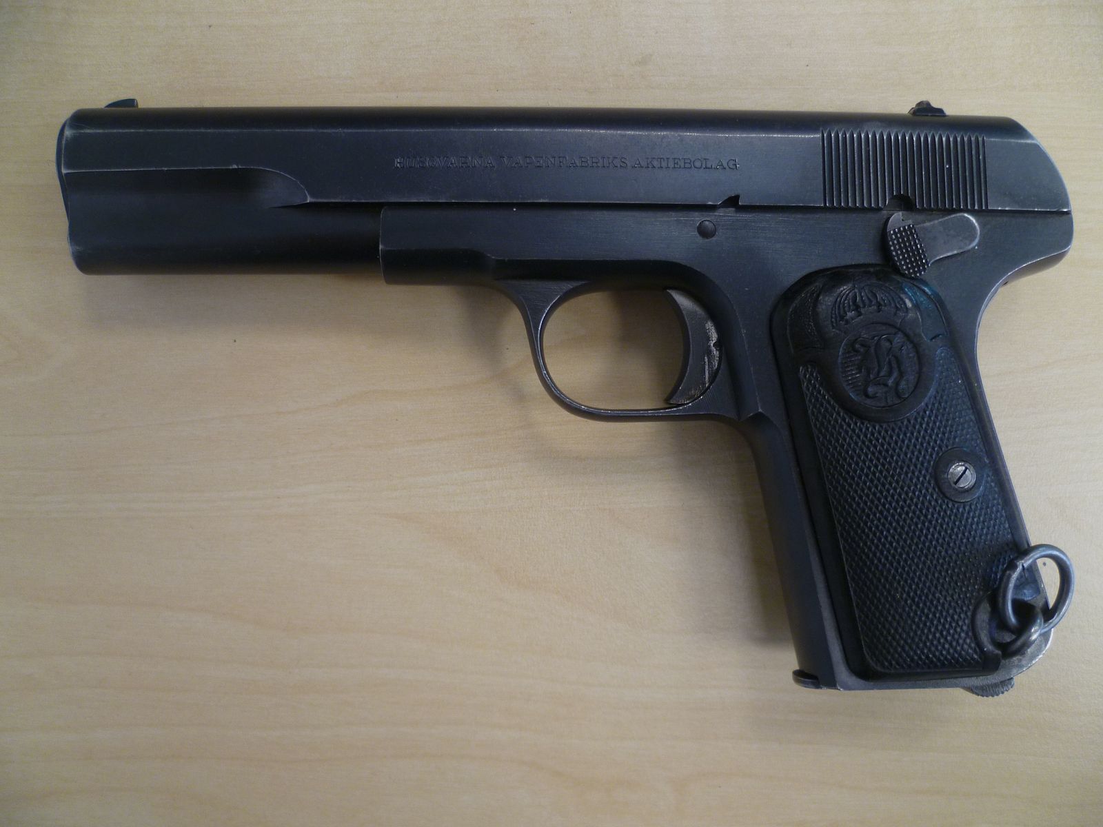 Pistole Husqvarna M 07  -  9mm Browning Long