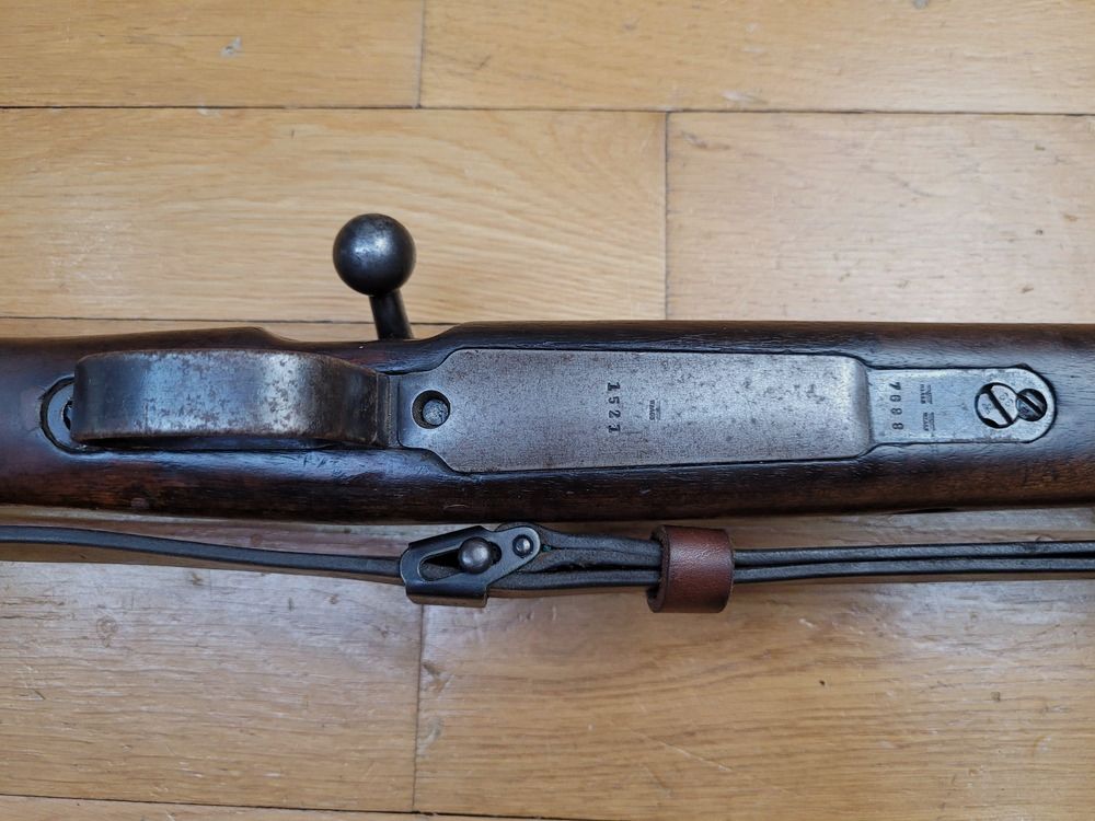 Très belle carabine K98 du début de III° Reich – Rarissime attribution Kriegsmarine Flotte de la Baltique – Fabrication S/42 Mauser de 1938 – frôle le monomatricule – Superbe tampons et poinçons bien lisibles – Mécanique impeccable – Très bon canon – Bretelle d&rsquo;origine – Très belle arme peu courante en TTBE, image 13 sur 37