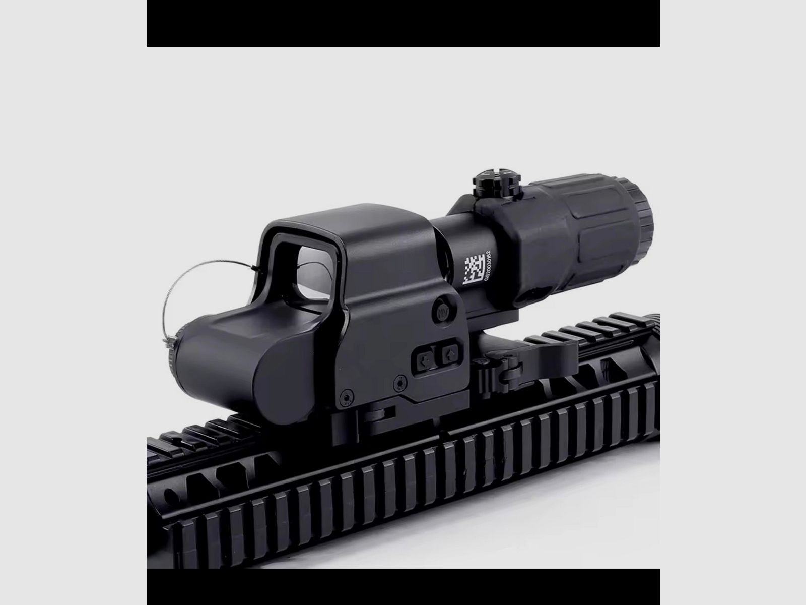 Red dot sight with foldable magnifying glass