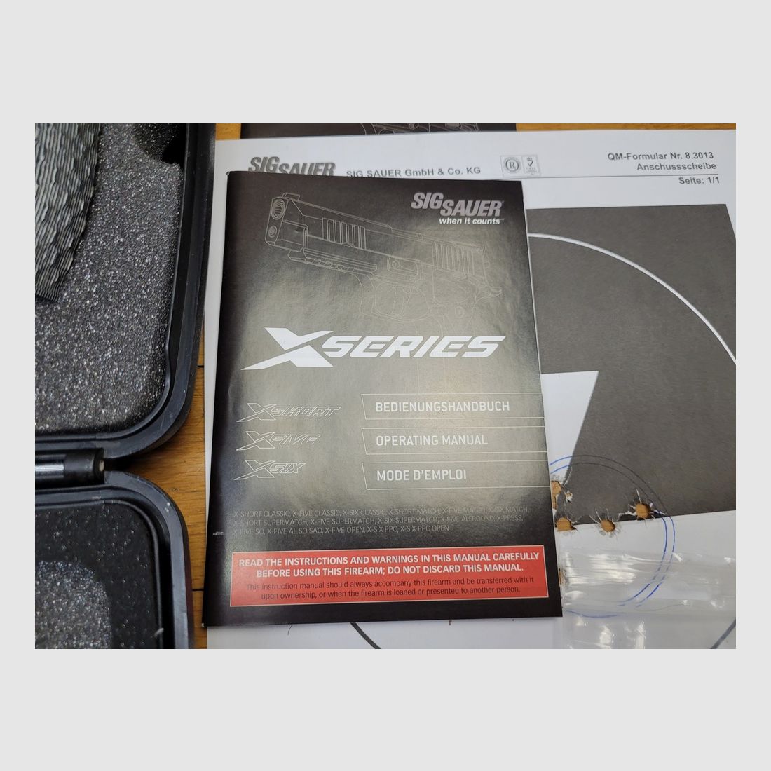 Außergewöhnliche Sig Sauer X Five „Black and White“ – Kal. 9×19 – Herstellung im Mastershop Sig Sauer – Nur Single Action – Großartiger Abzug – 2 Magazine mit 19 Schuss – Beidseitige Sicherung – Original + Armanov Griffschalen – Fiber Optik Korn – Werkzeugkoffer mit Dokumenten – Die Batmobile der modernen Handfeuerwaffen! – Gebraucht im absolut neuwertigen Zustand!, Bild 27 von 30