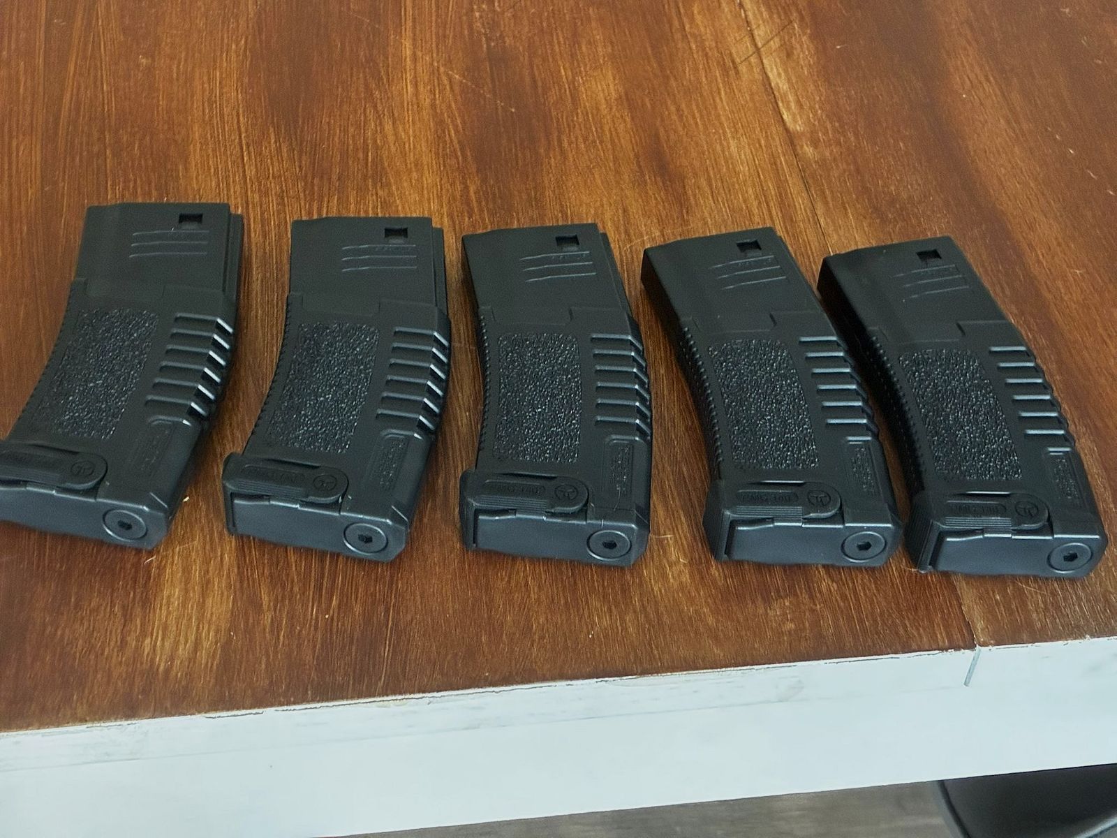 Pacchetto Airsoft completo — Ares Amoeba M4 (S-AEG) + H&K VP9 (GBB, scivolo in metallo) + Caricatore, gas,