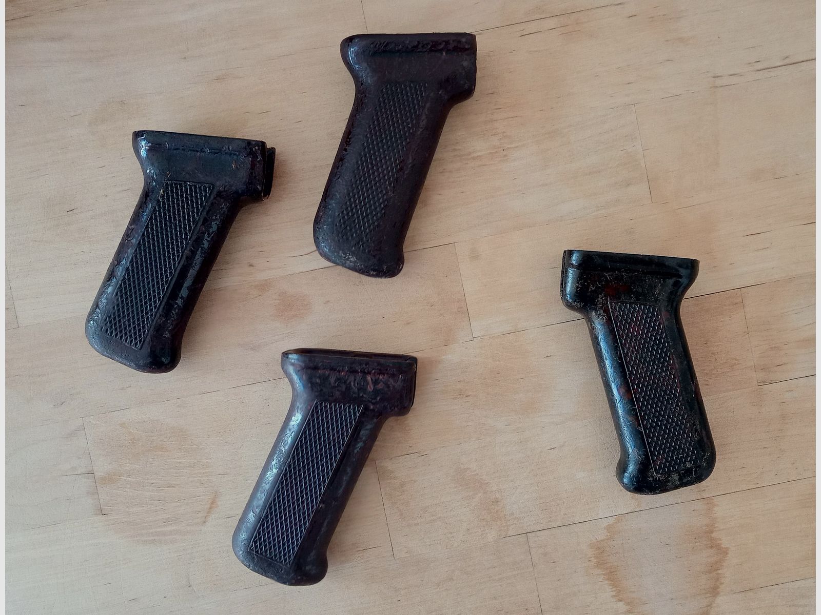 Rumänische AKM-Griffe aus Bakelit besser als der russische Griff / auch für AK74 AK-100 / Yunker / Cybergun 47