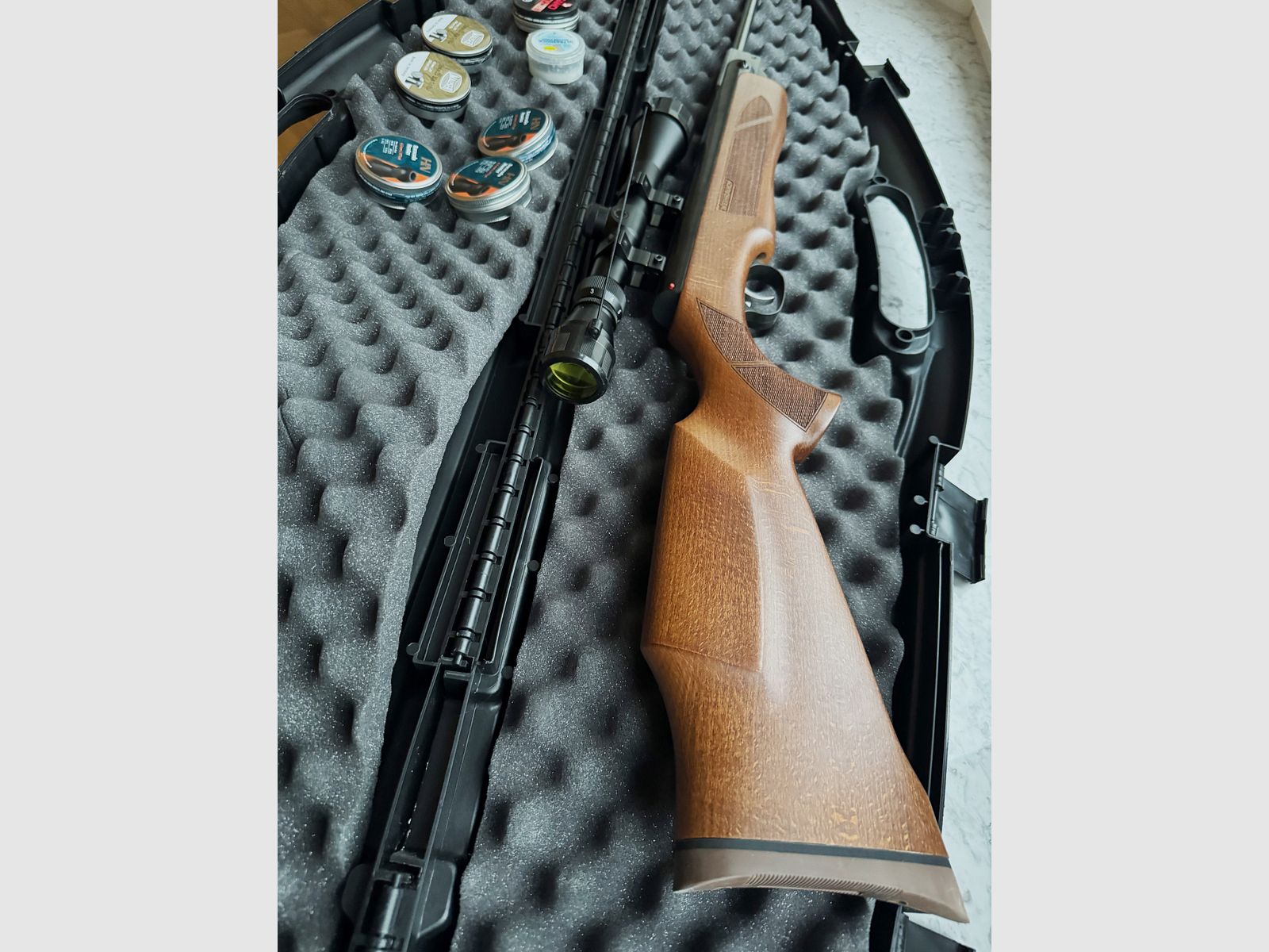 Weihrauch HW 35 Luftgewehr mit Zielfernrohr, 2000 Diabolos & Hartschalenkoffer – neuwertig!