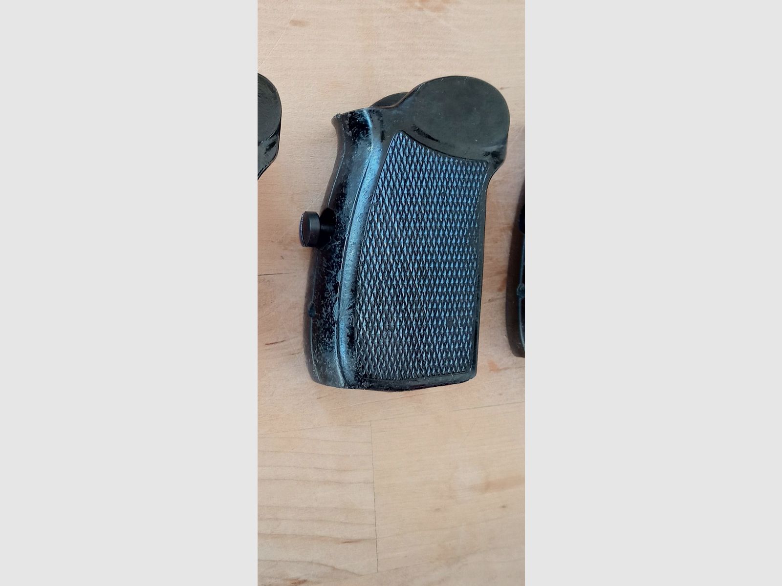 Schwarze Bakelit Griffschale für DDR Polizei Pistole-M inkl. Schraube / Vintage Griff für ost-deutsche Makarov // 8 Schuss PM 9x18, Bild 3 von 7