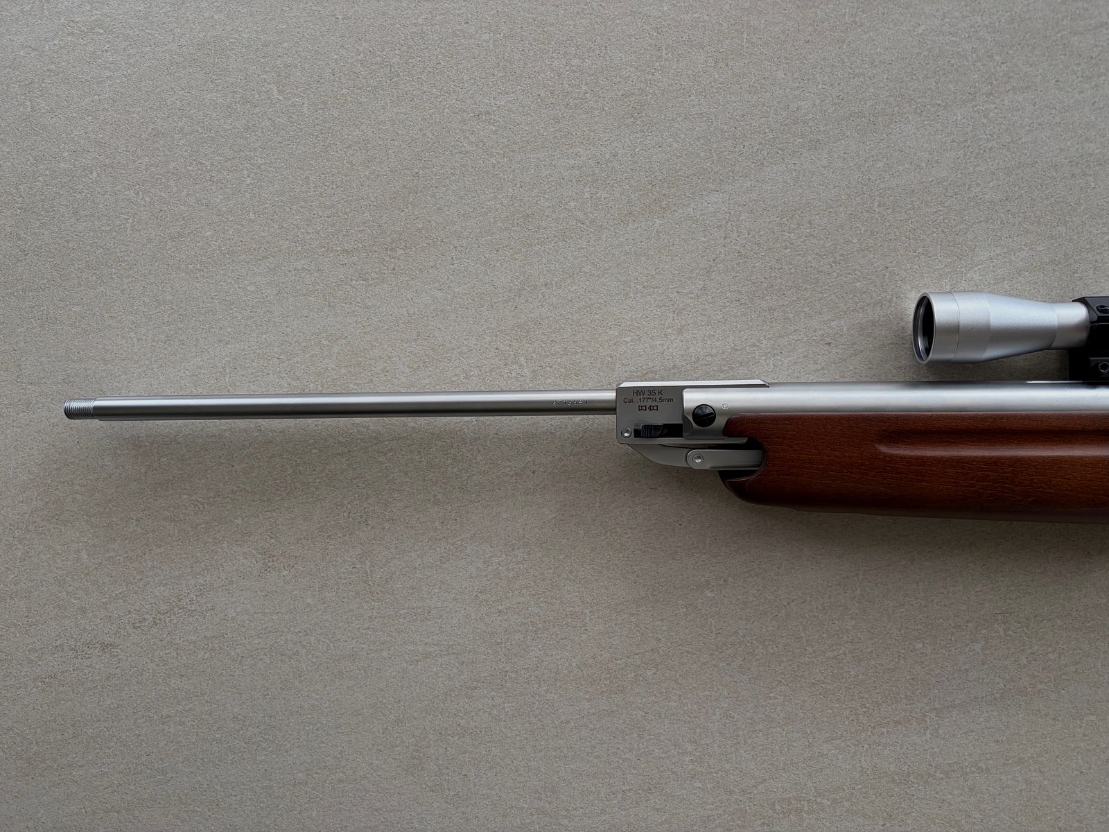 Weihrauch HW35 K Cal. 4,5 mm (.177) con scope y Weihrauch suppressor – Like new