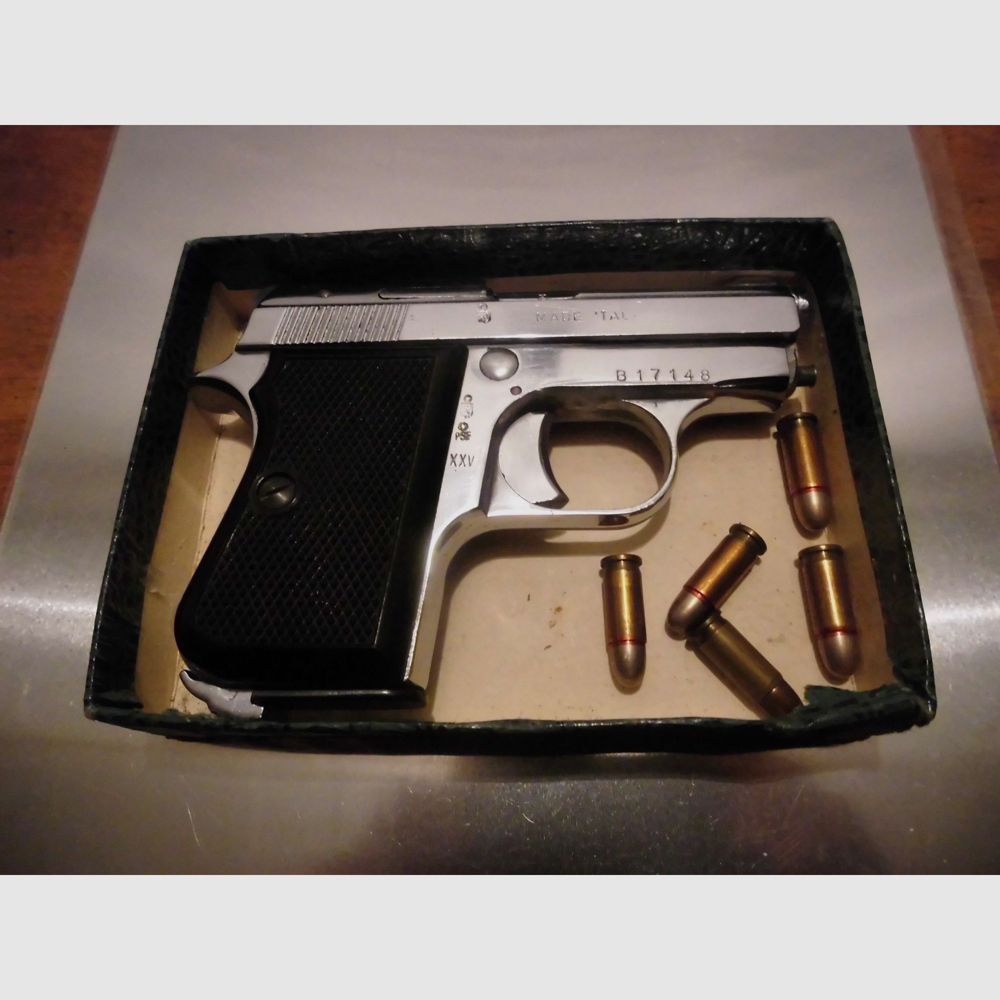 Titan Pistool Cal . 25     6,35 mm