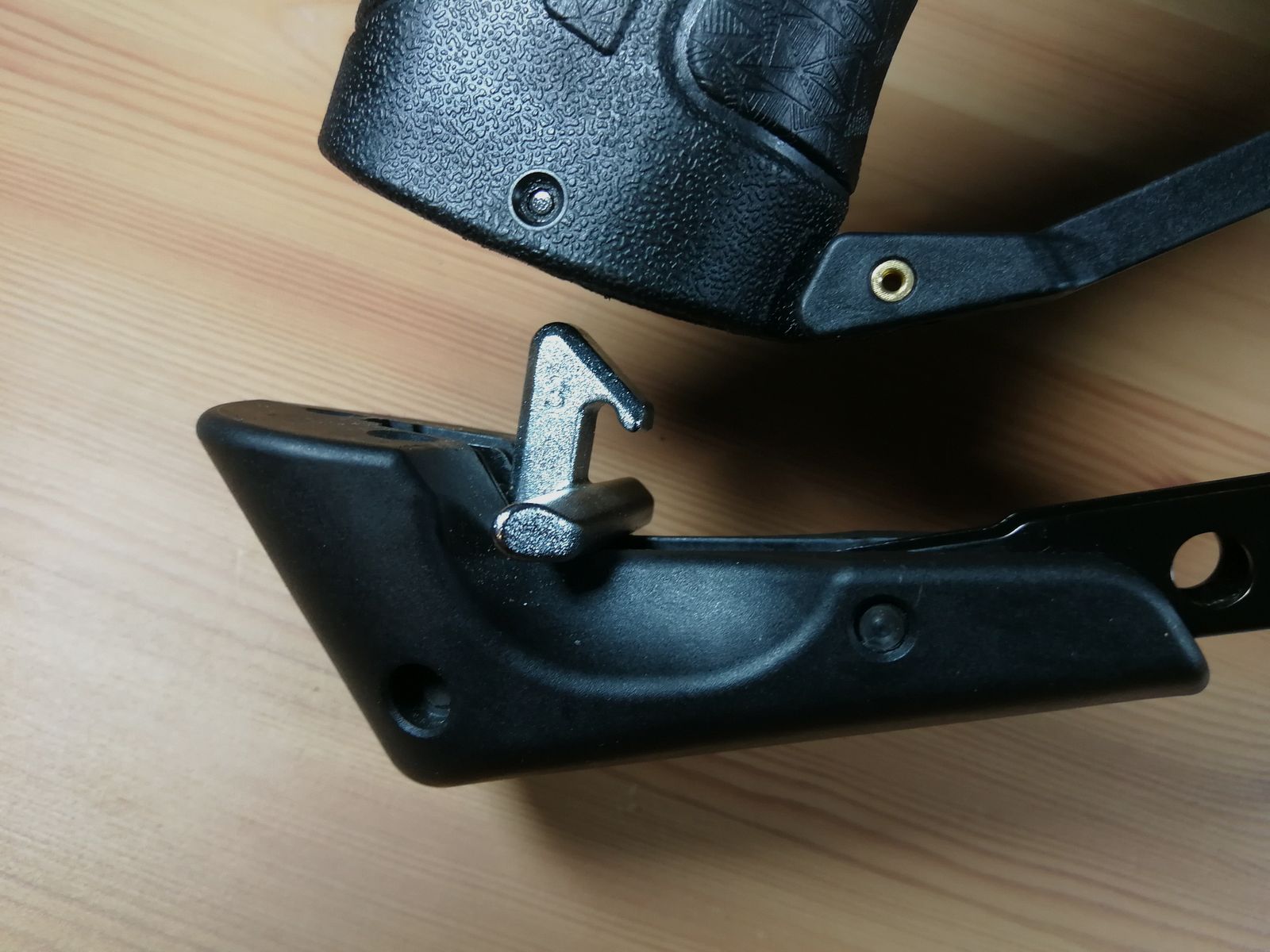 ADDER COBRA SYSTEM 130 LBS + 7 SCHUSS POLYMER MAGAZIN + 7 SCHUSS METALL MAGAZIN + OPTIK 3-10x42 Gr/Ro Bel & OPTIK 4x32 + METALL STANDBEIN