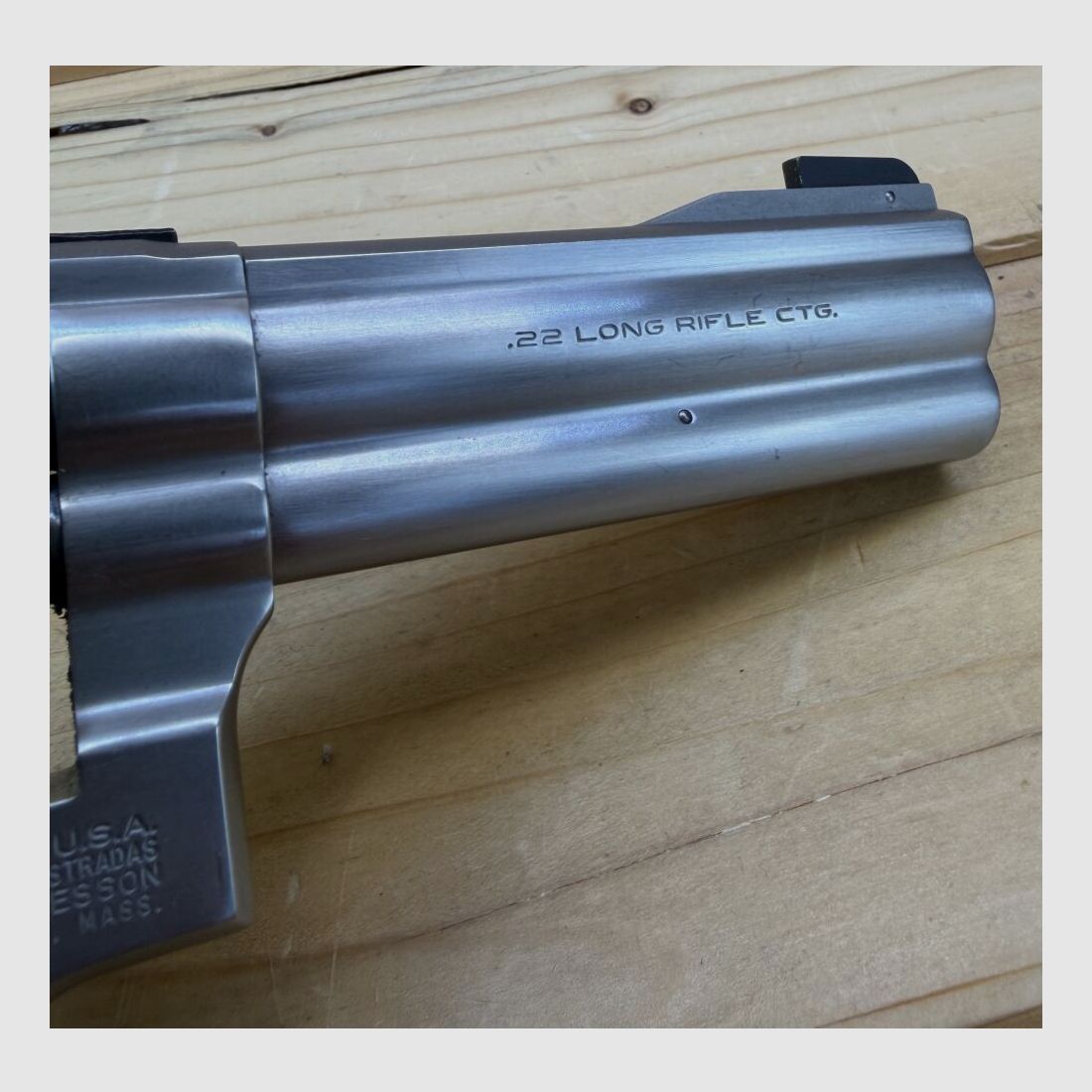 Smith & Wesson Mod. 617 .22 l.r. Wooden grips .22lr