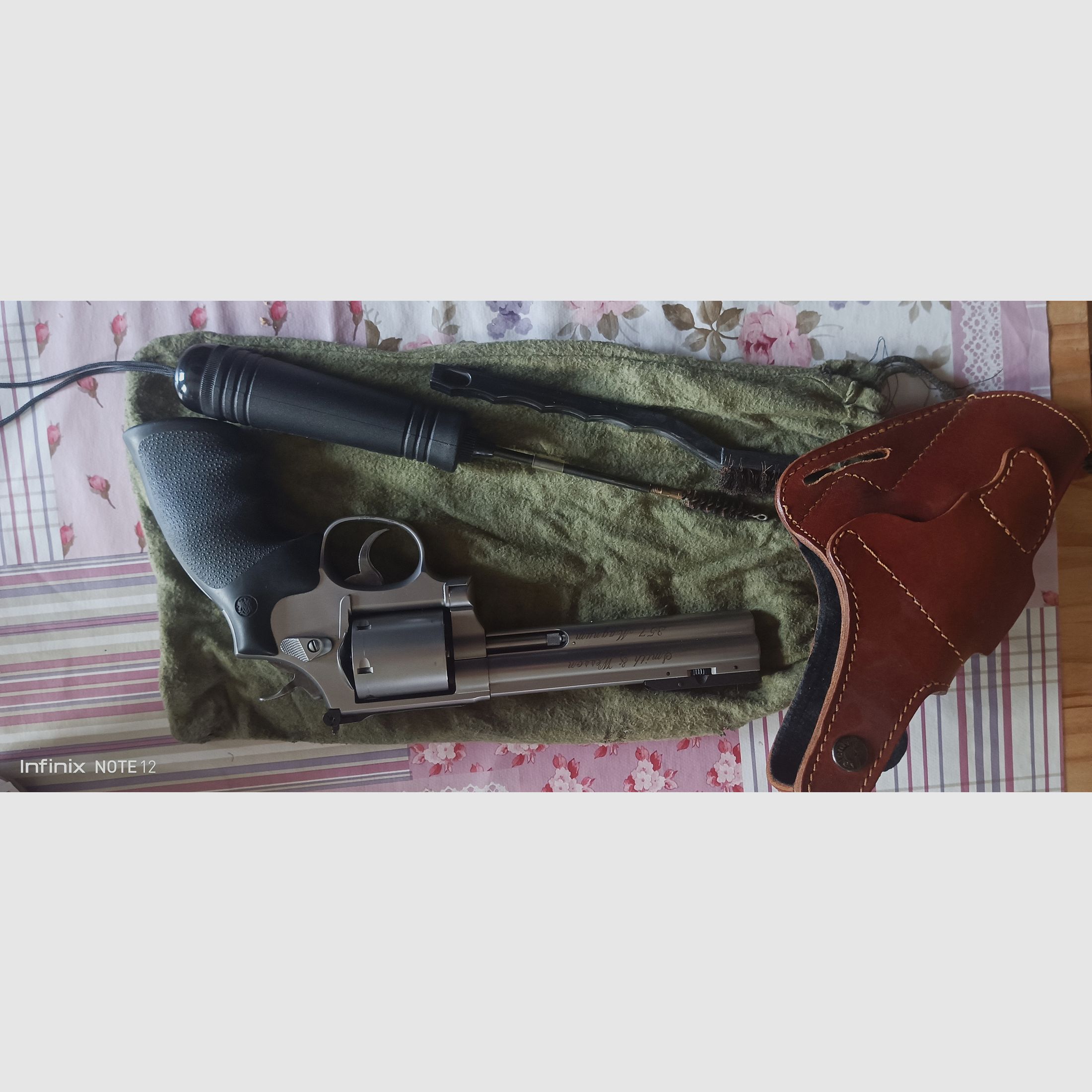 Rewolwer Smith & Wesson 6" lufa