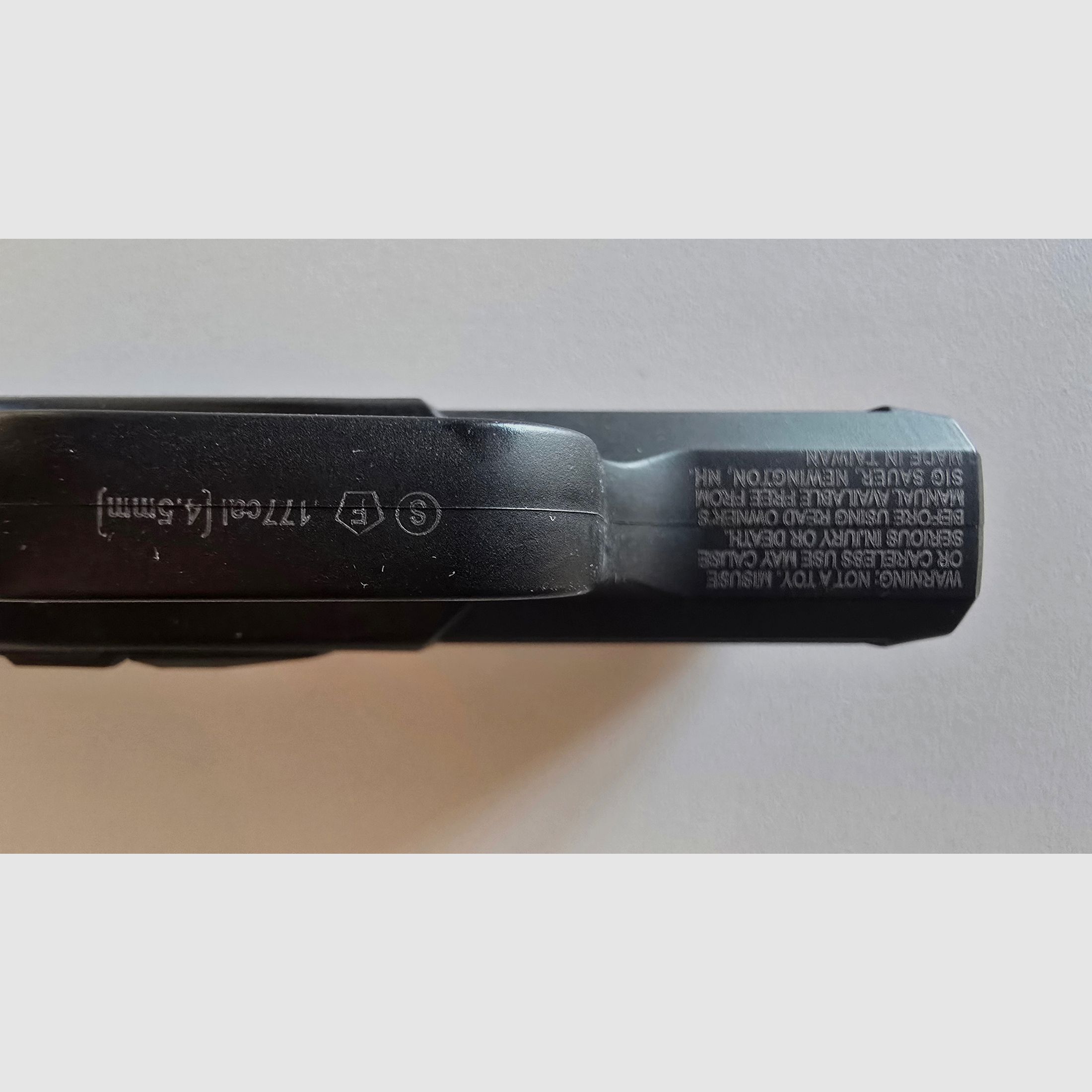 Sig Sauer zestaw - 4,5mm CO2 Sig Sauer P320 X Carry & P365 oraz akcesoria