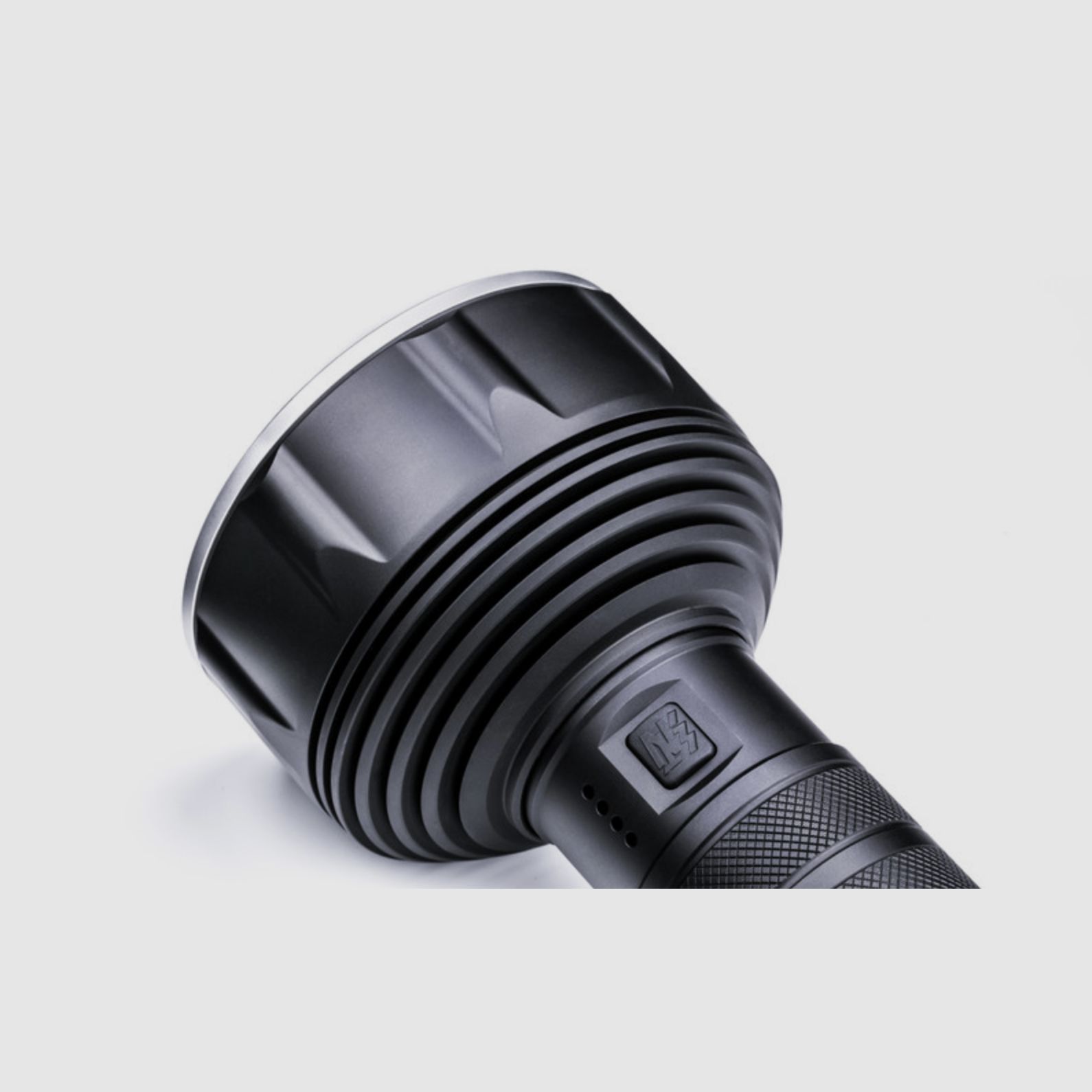 Nextorch Saint Torch 31 Professioneller Suchscheinwerfer mit Hochleistungsakku