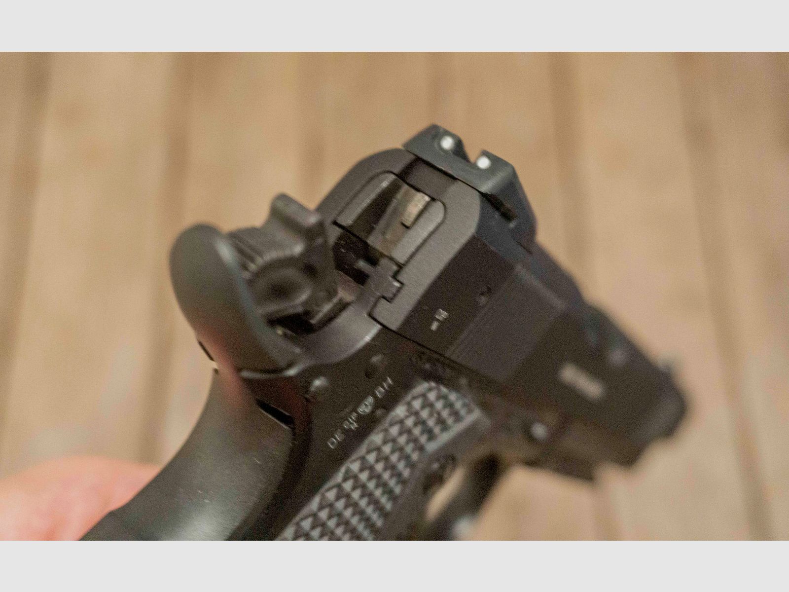 Pistole Colt 1911 Rail Gun Government Modell 22lfB