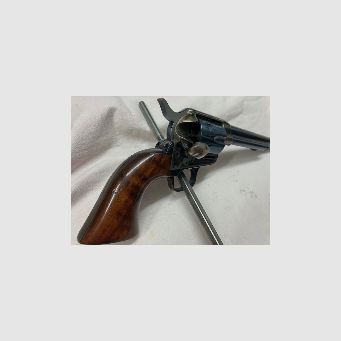 Raridad "HEGE Mod. Army 1873, Cal. .45 corto Knall" Raridad
