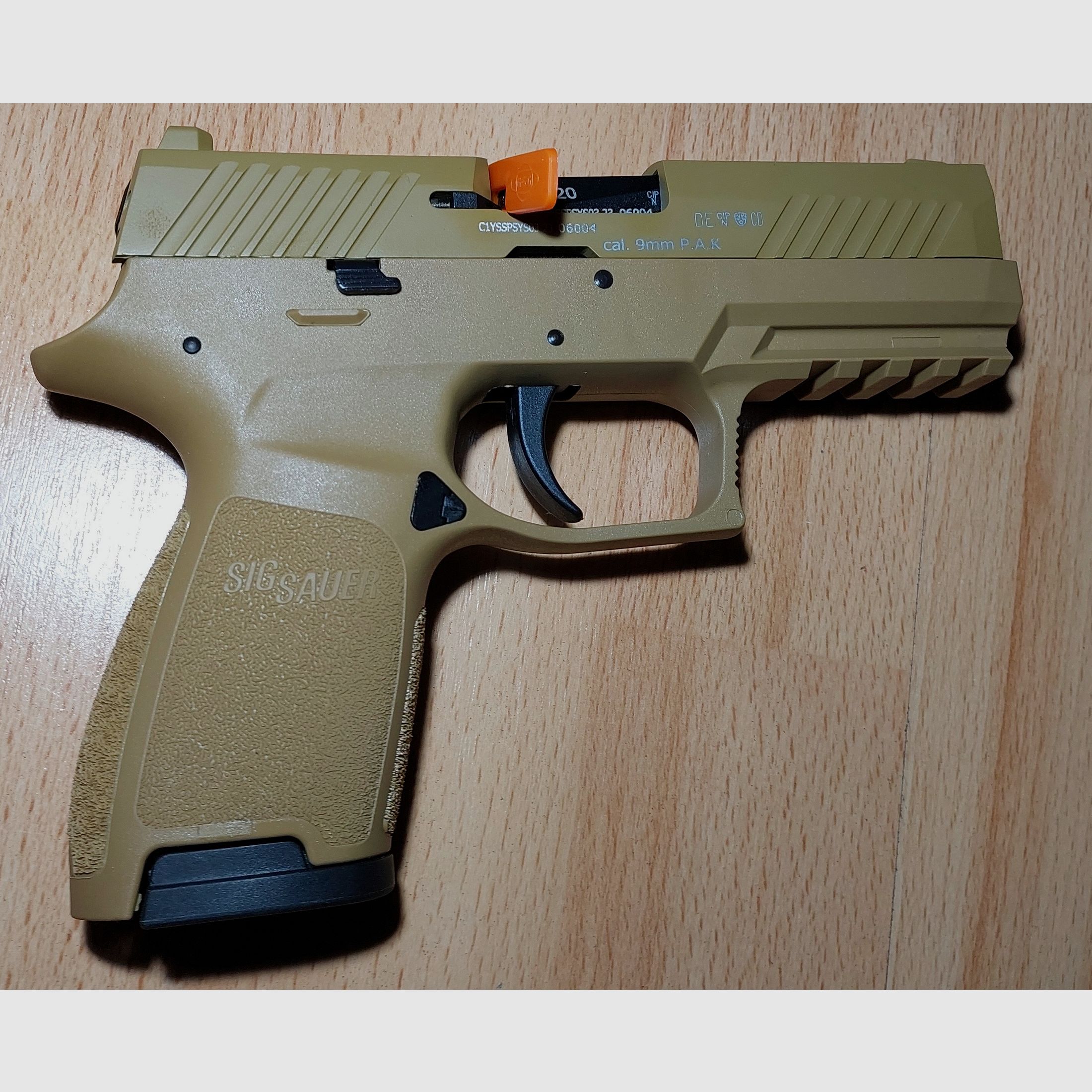 SIG SAUER P320 TAN SRS-PISTOLE 9MM P.A.K. (PTB 1038) NOWY
