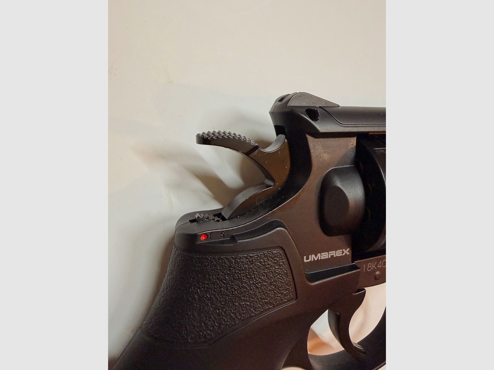 UX Tornado CO2 Revolver Set, cal. 4.5mm BB (including 3 magazines & BBs)