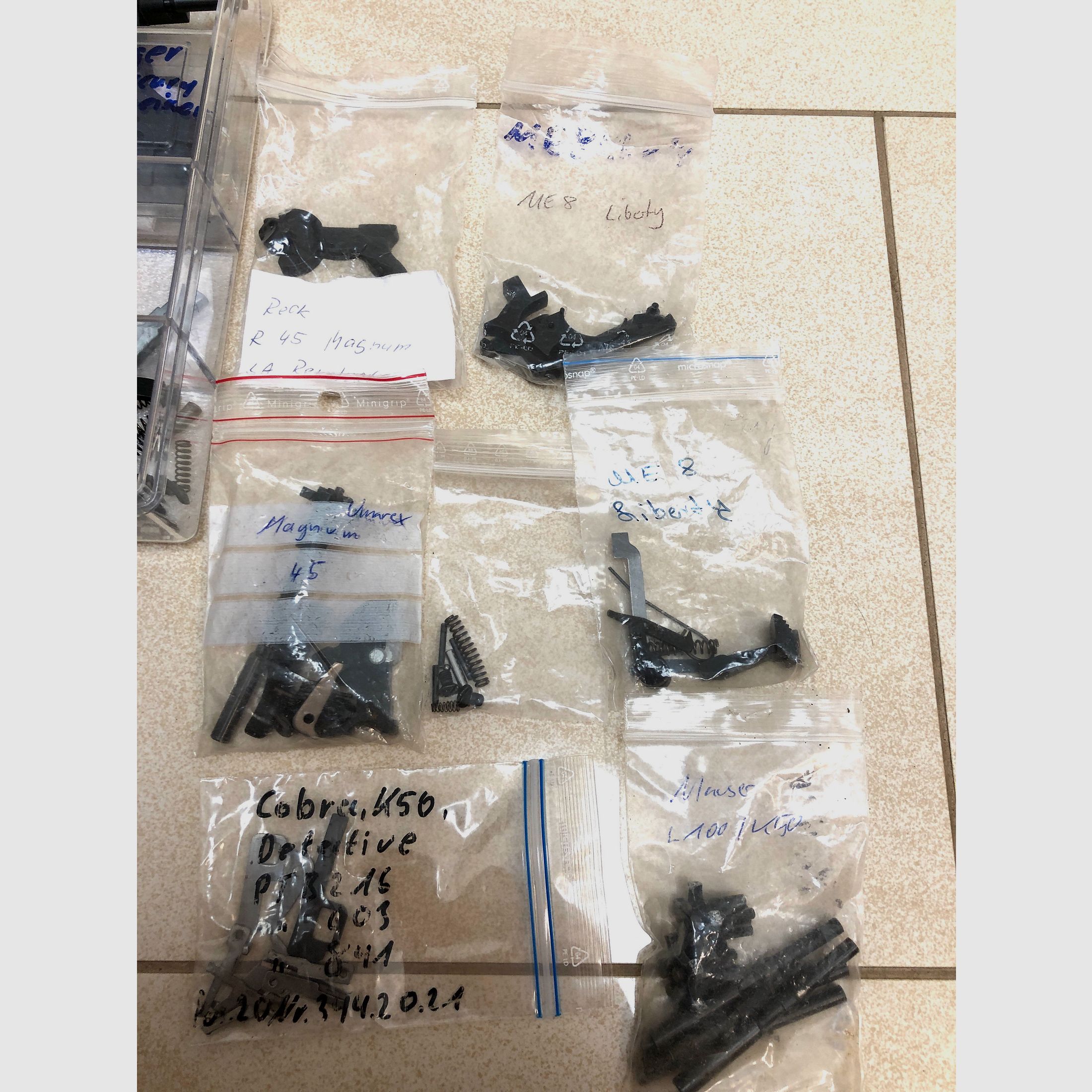 ••• #1 Ersatzteile - Reparatur-Konvolut für Schreckschusswaffen •••