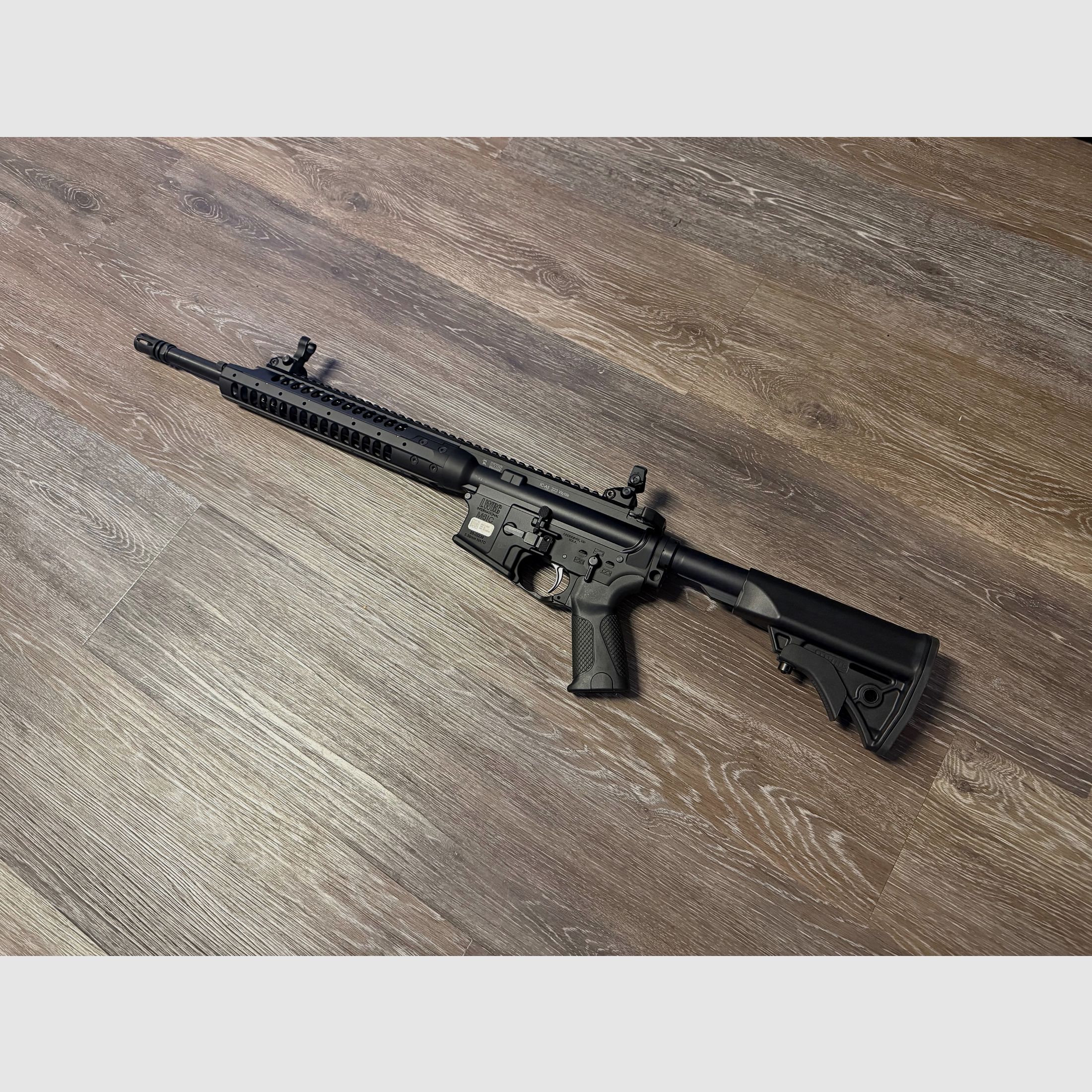 AR15 di LWRC. Modello IC-A5