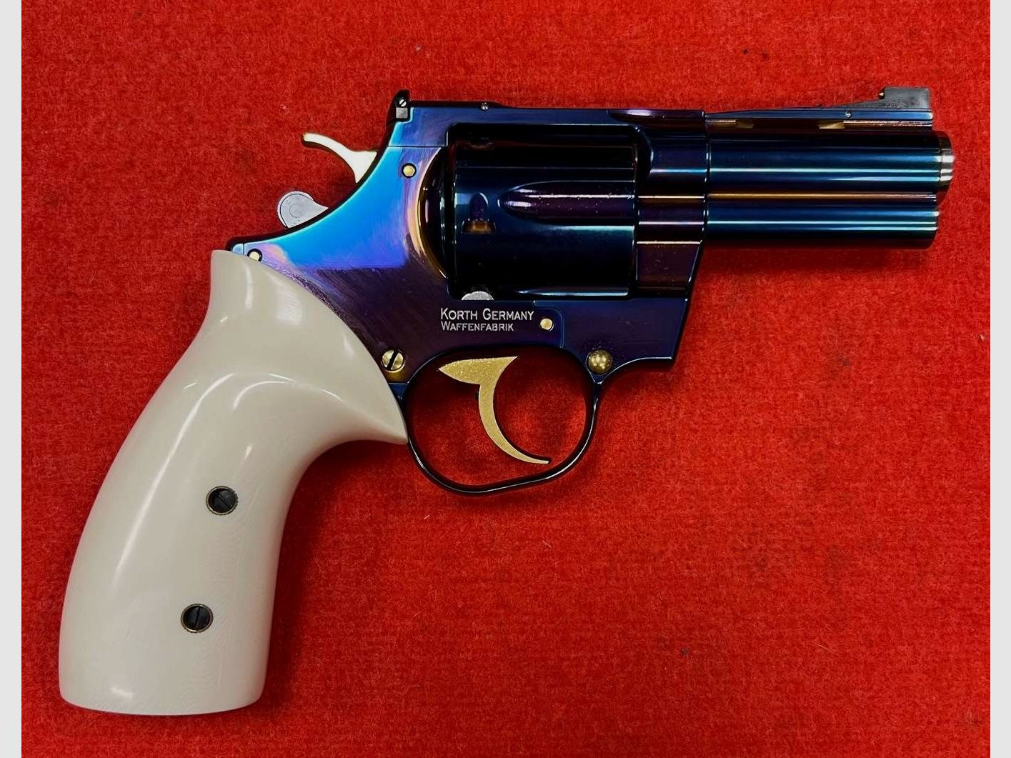 Korth Revolver Classic Glossy Blue Plasma 3″ Cal.357 Magnum, image 2 sur 16